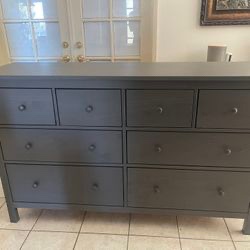 (similar different model )IKEA Hemnes Gray 8 Drawer Dresser