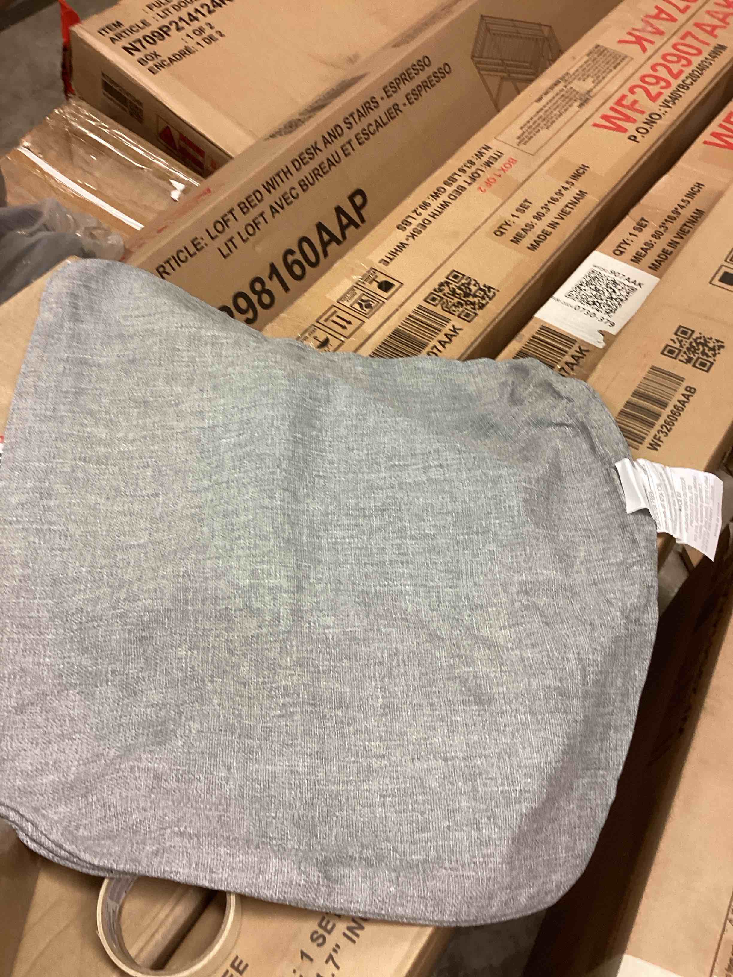 Mattress 8.5/7 lbs ,  and 2 cushion lining.