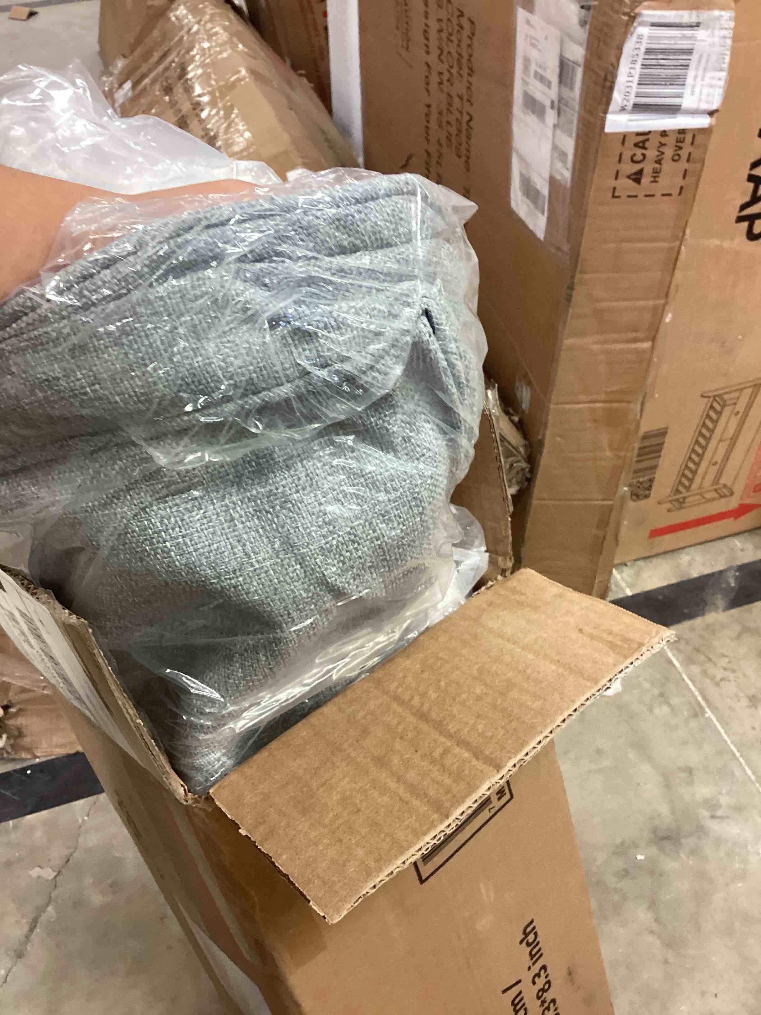 https://s3.amazonaws.com/lotting-images-prod/bidfta/GRA1506989_1760560475671.jpeg