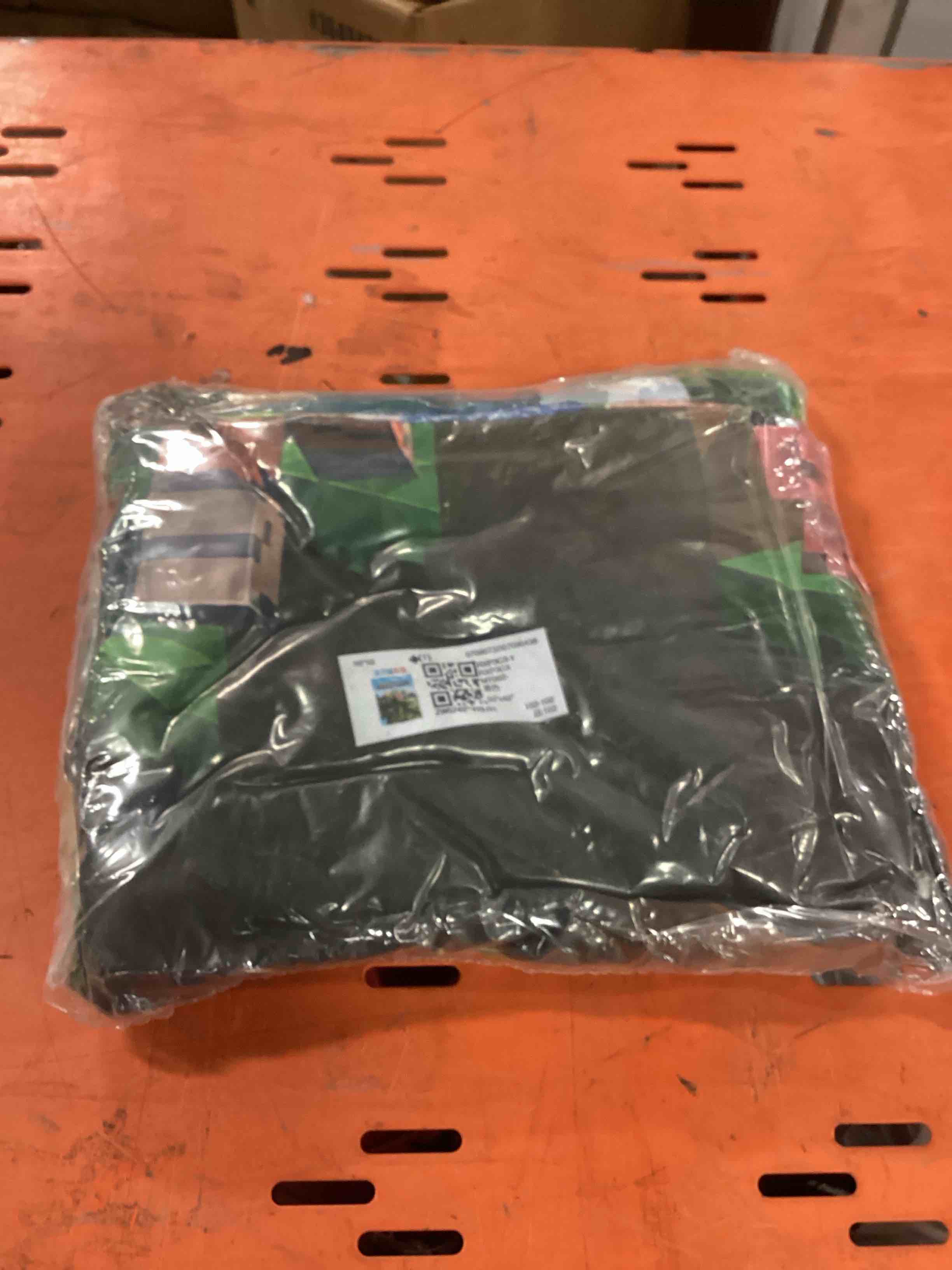 https://s3.amazonaws.com/lotting-images-prod/bidfta/GRA1514601_1752776363972.jpeg