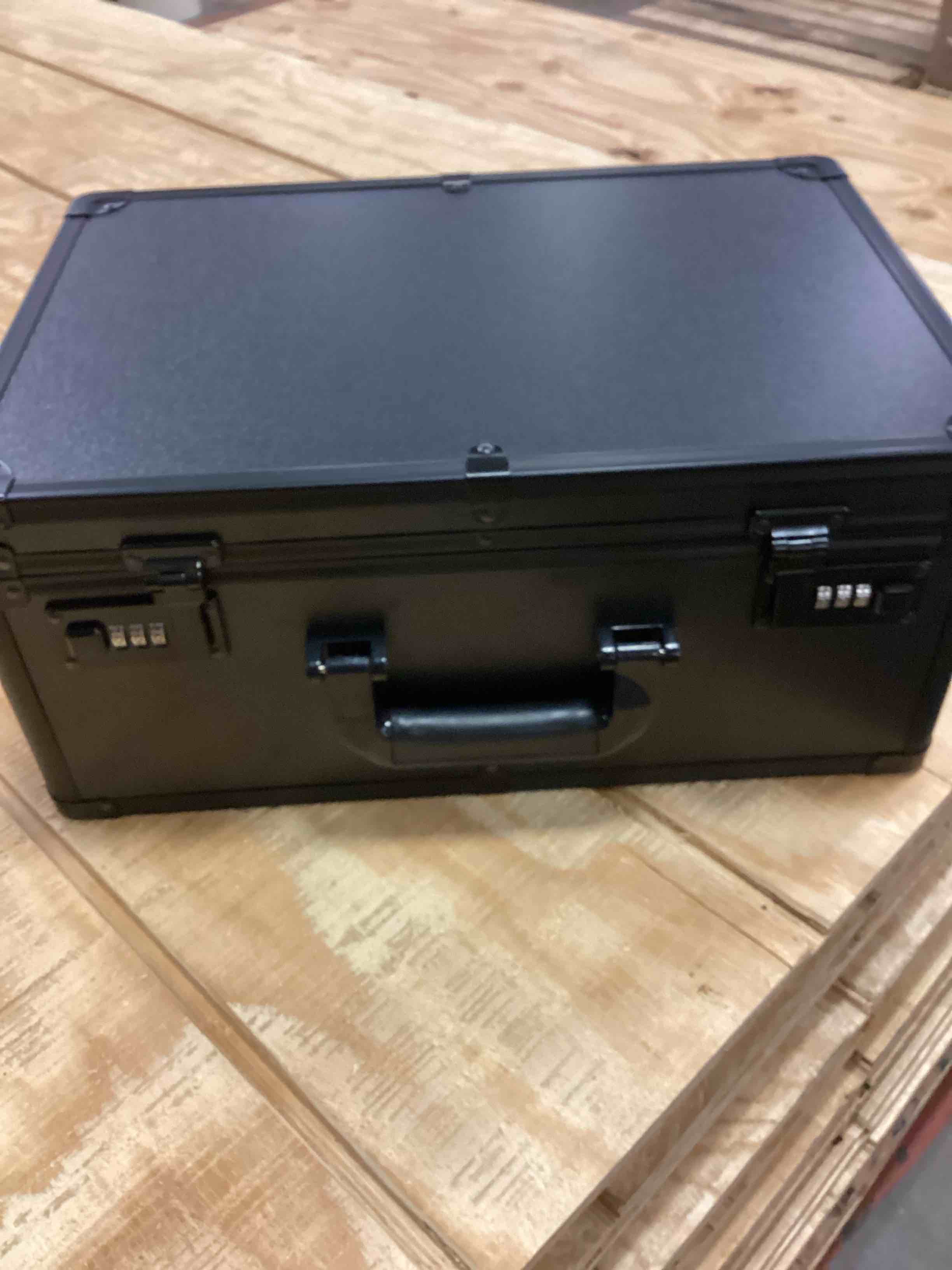 https://s3.amazonaws.com/lotting-images-prod/bidfta/GRA1515101_1758739611449.jpeg
