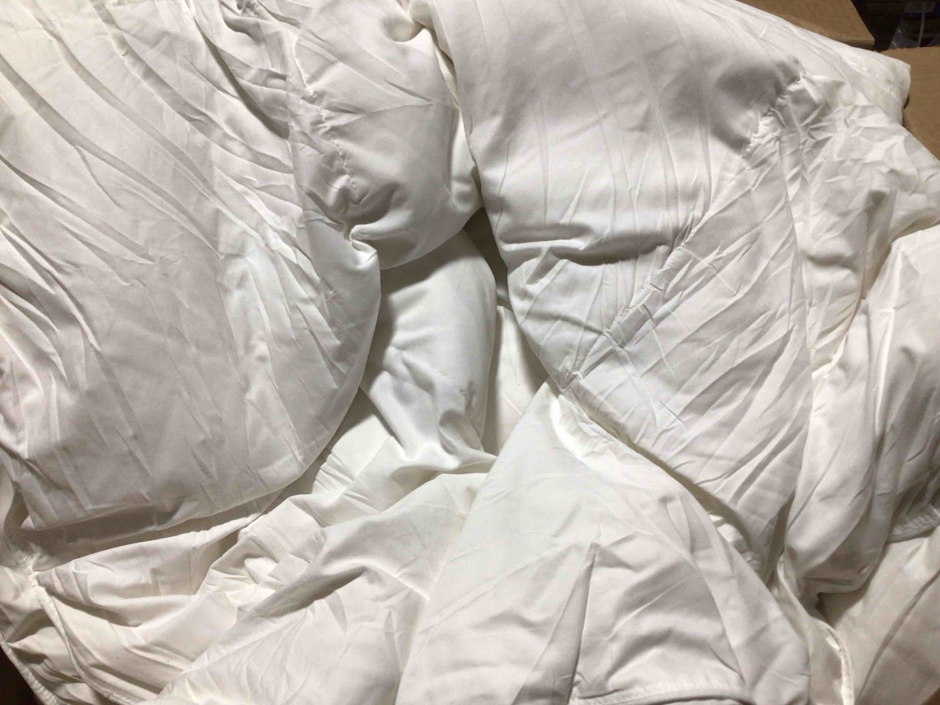 Condition photo showing New/Like New for LOVSOUL WHITE BED SHEETS PUFFY