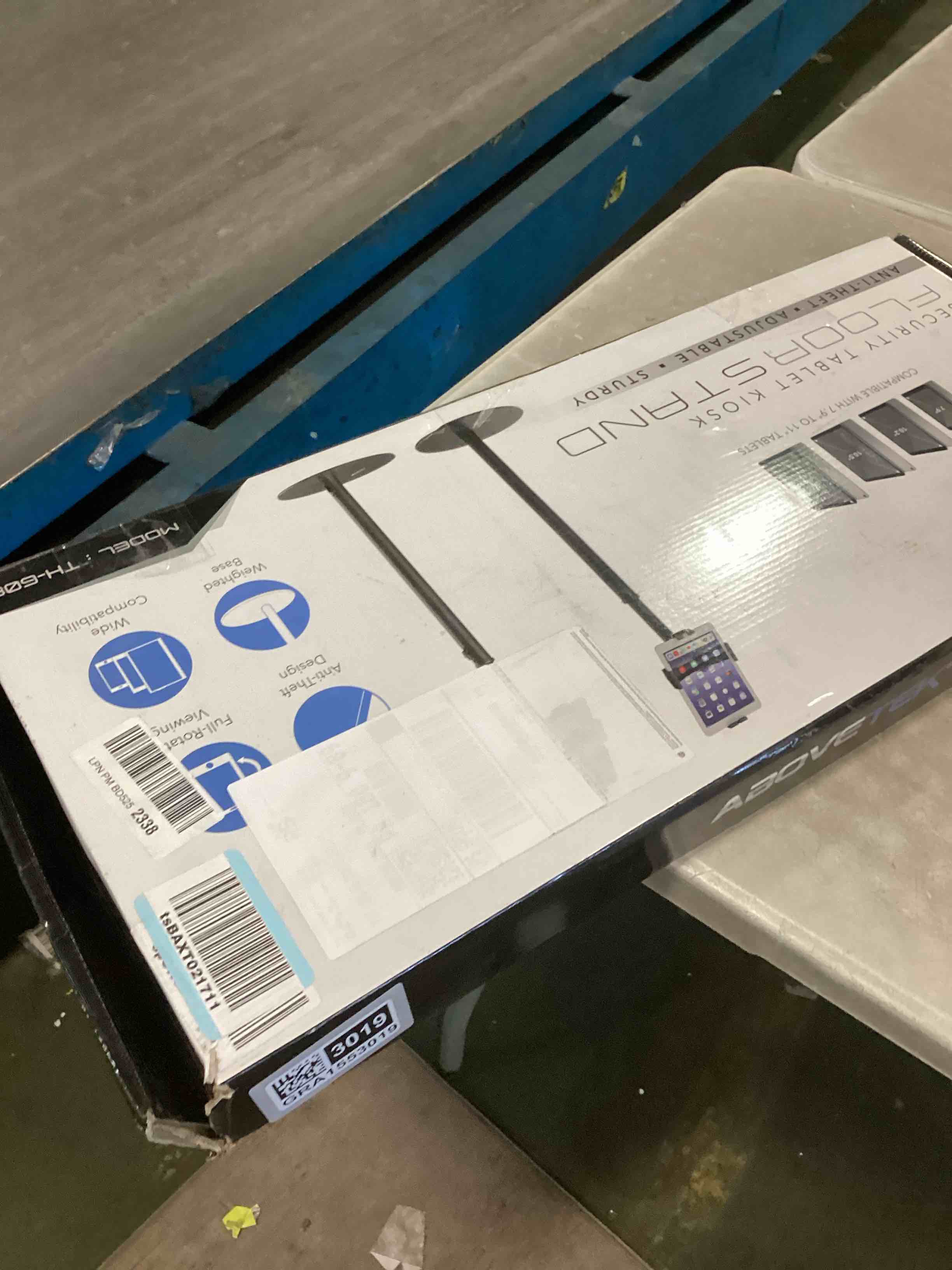 https://s3.amazonaws.com/lotting-images-prod/bidfta/GRA1553019_1734450295778.jpeg