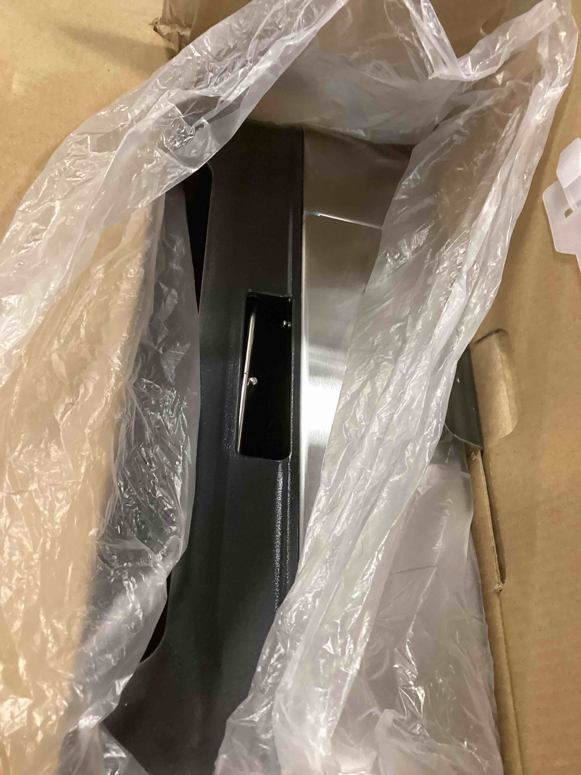 https://s3.amazonaws.com/lotting-images-prod/bidfta/GRA1553720_1734706069040.jpeg