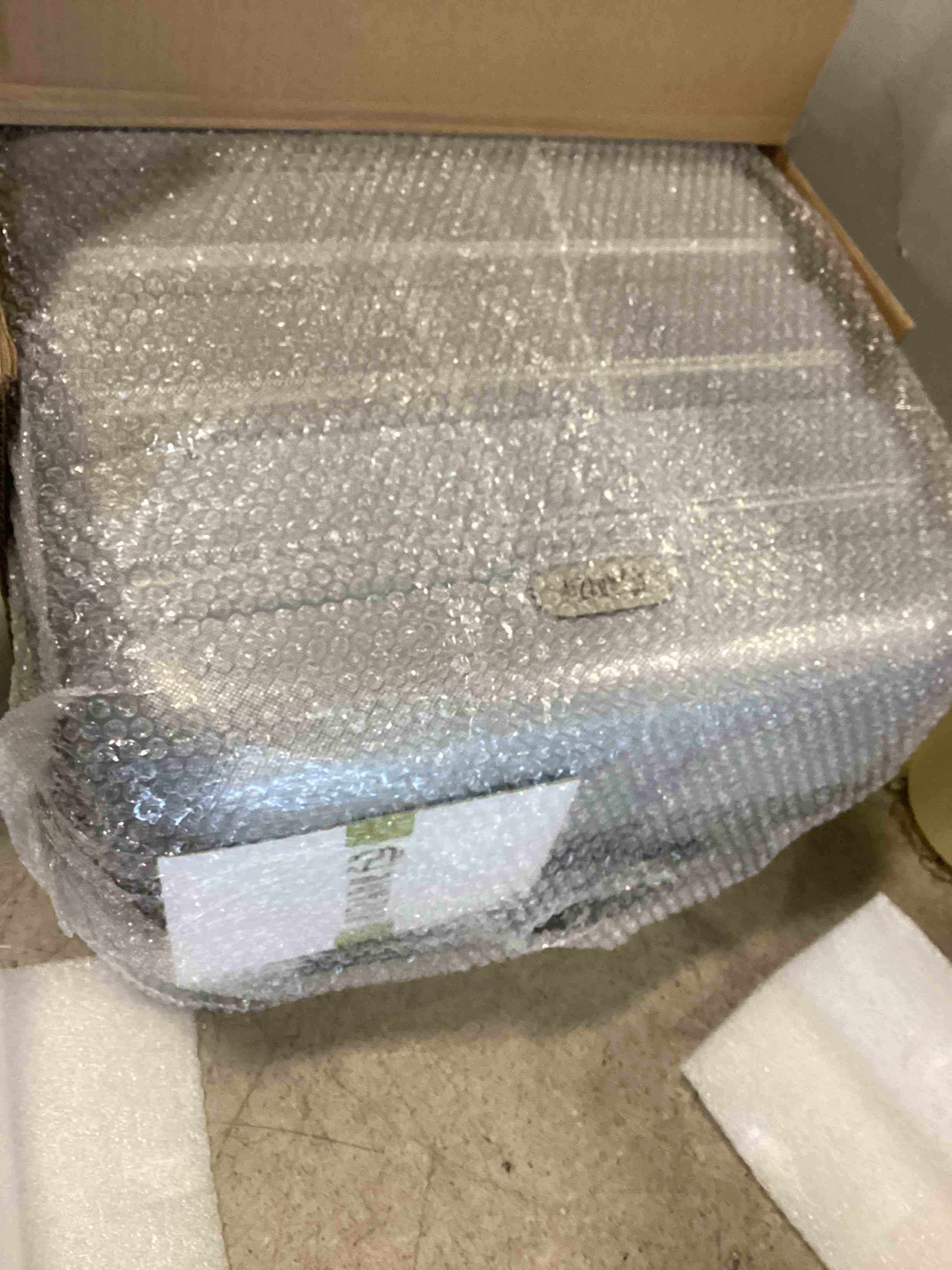https://s3.amazonaws.com/lotting-images-prod/bidfta/GRA1554318_1736004392586.jpeg