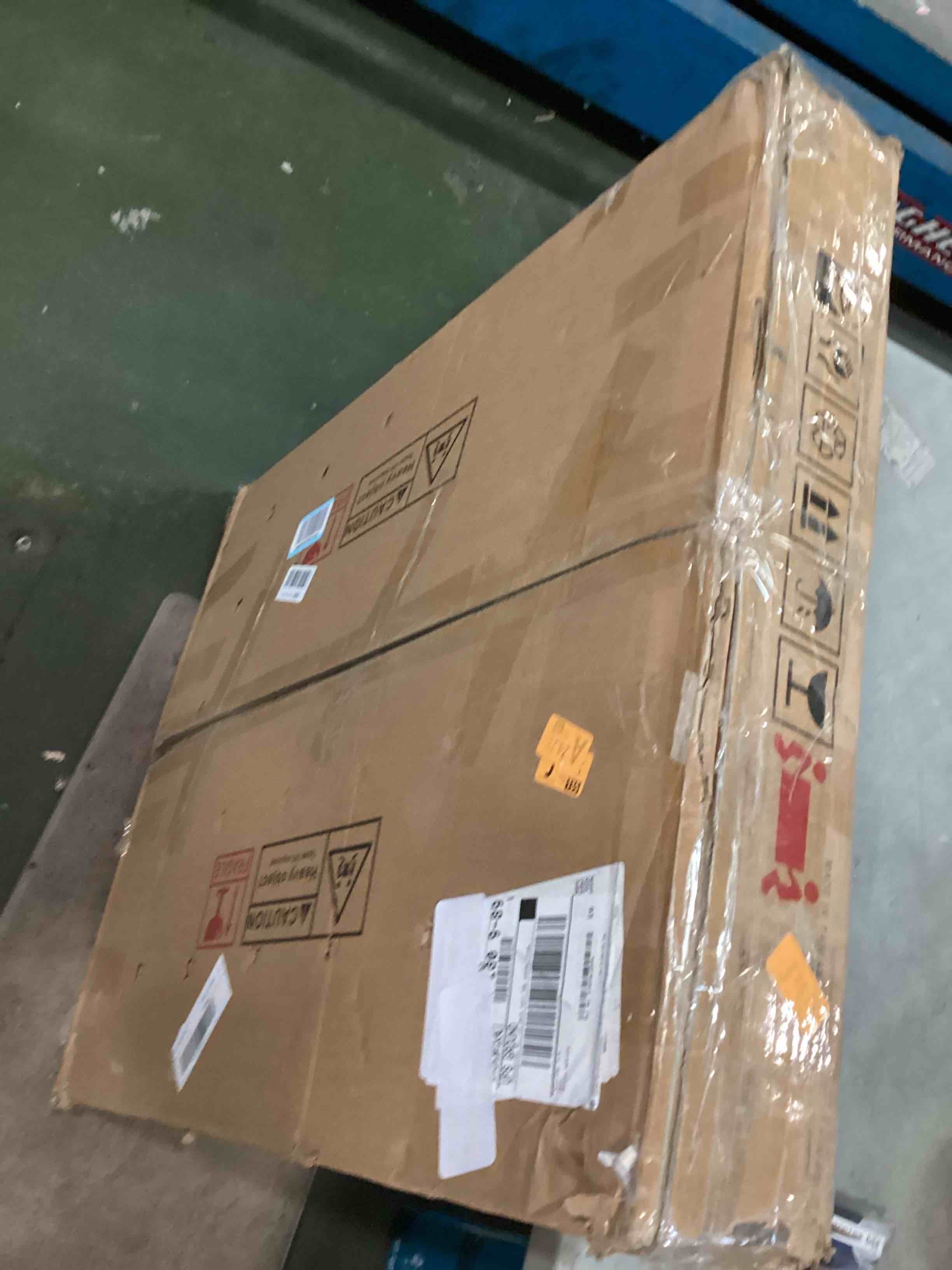 https://s3.amazonaws.com/lotting-images-prod/bidfta/GRA1555236_1741871418847.jpeg