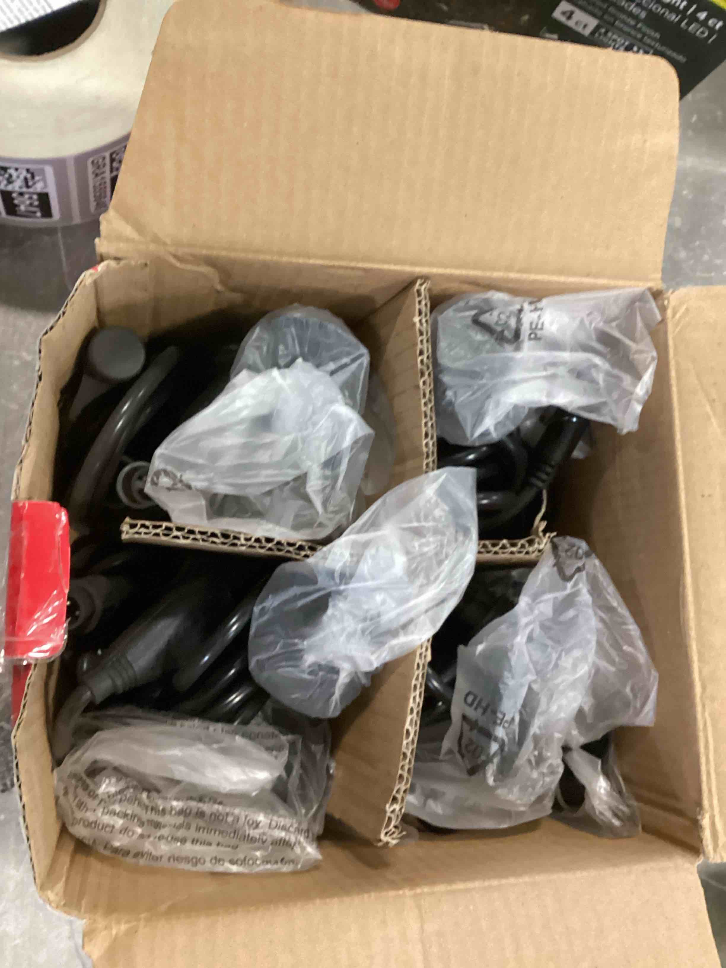 https://s3.amazonaws.com/lotting-images-prod/bidfta/GRA1555640_1742235367906.jpeg