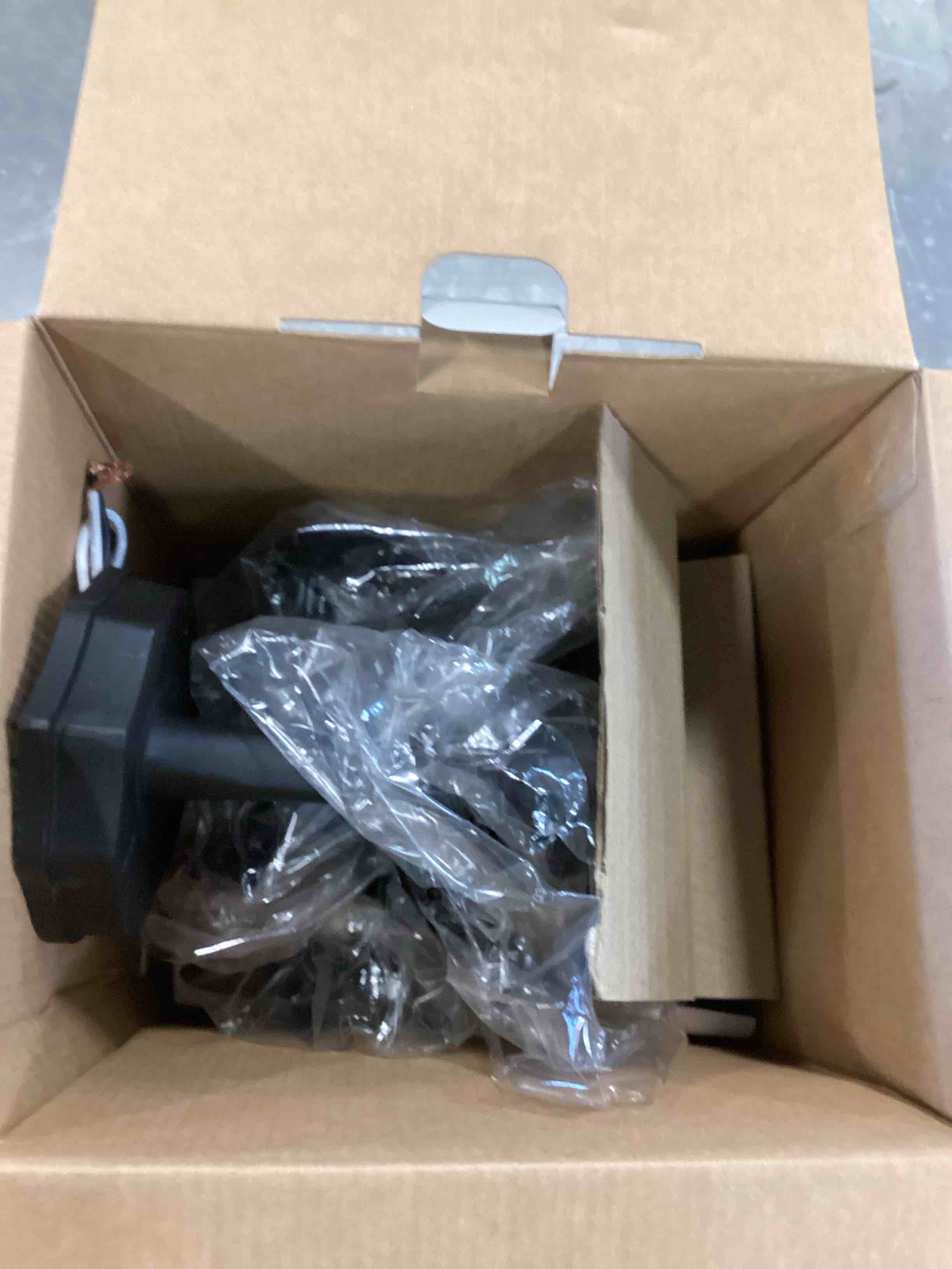 https://s3.amazonaws.com/lotting-images-prod/bidfta/GRA1555673_1742240061986.jpeg