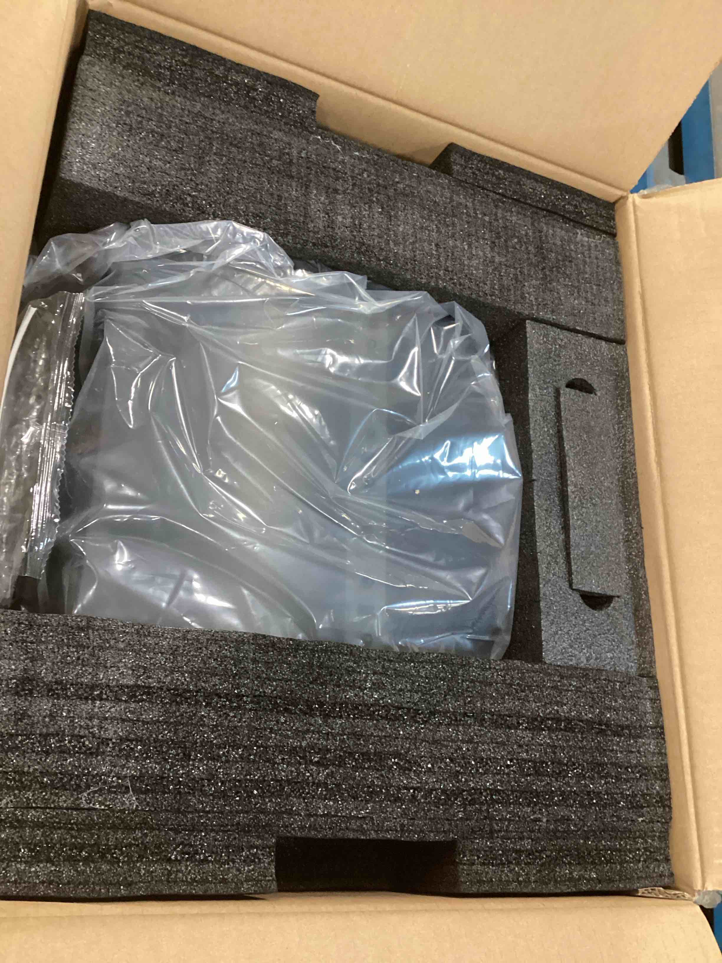 https://s3.amazonaws.com/lotting-images-prod/bidfta/GRA1556298_1742488684951.jpeg