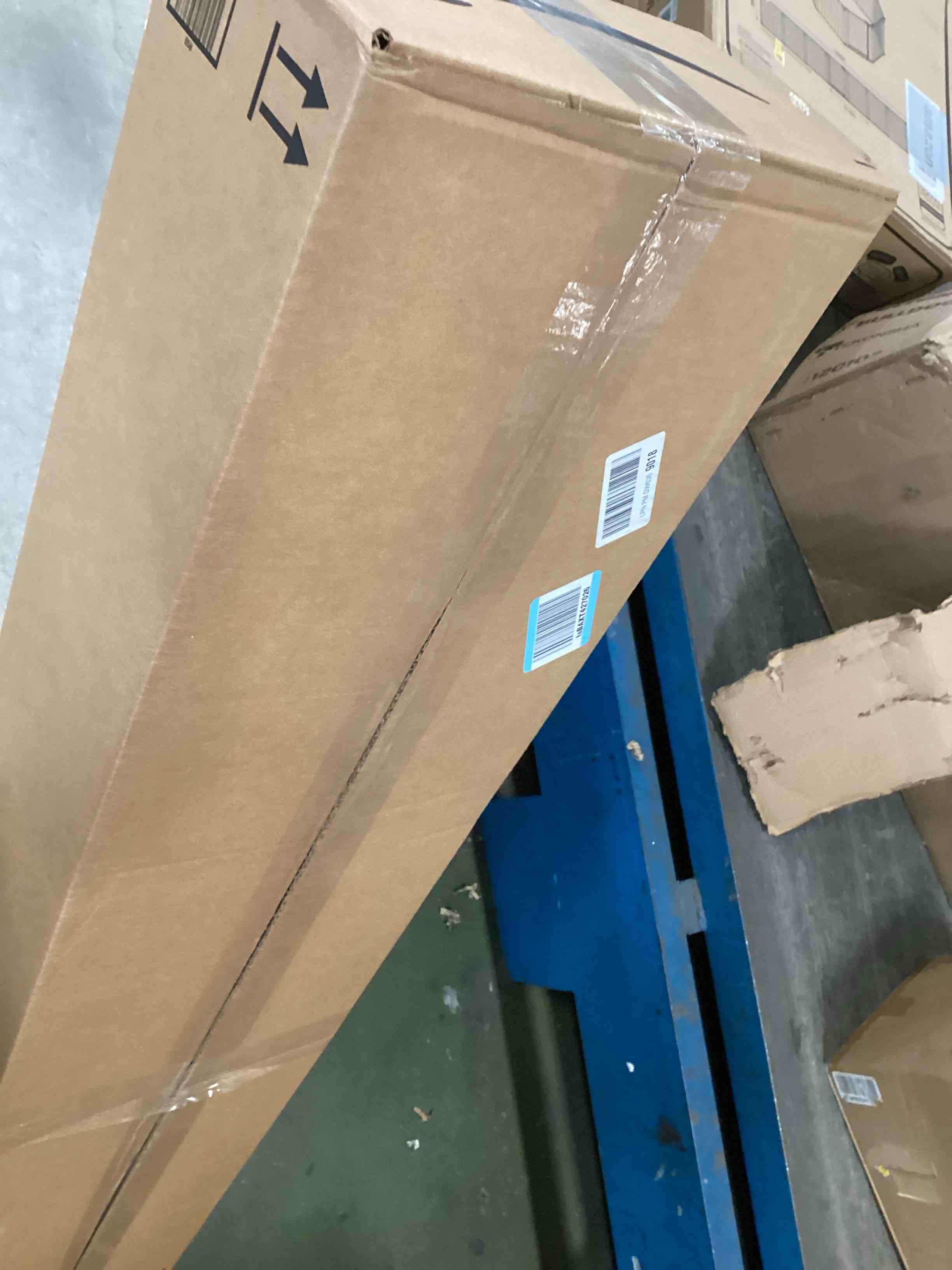https://s3.amazonaws.com/lotting-images-prod/bidfta/GRA1557652_1743176238401.jpeg