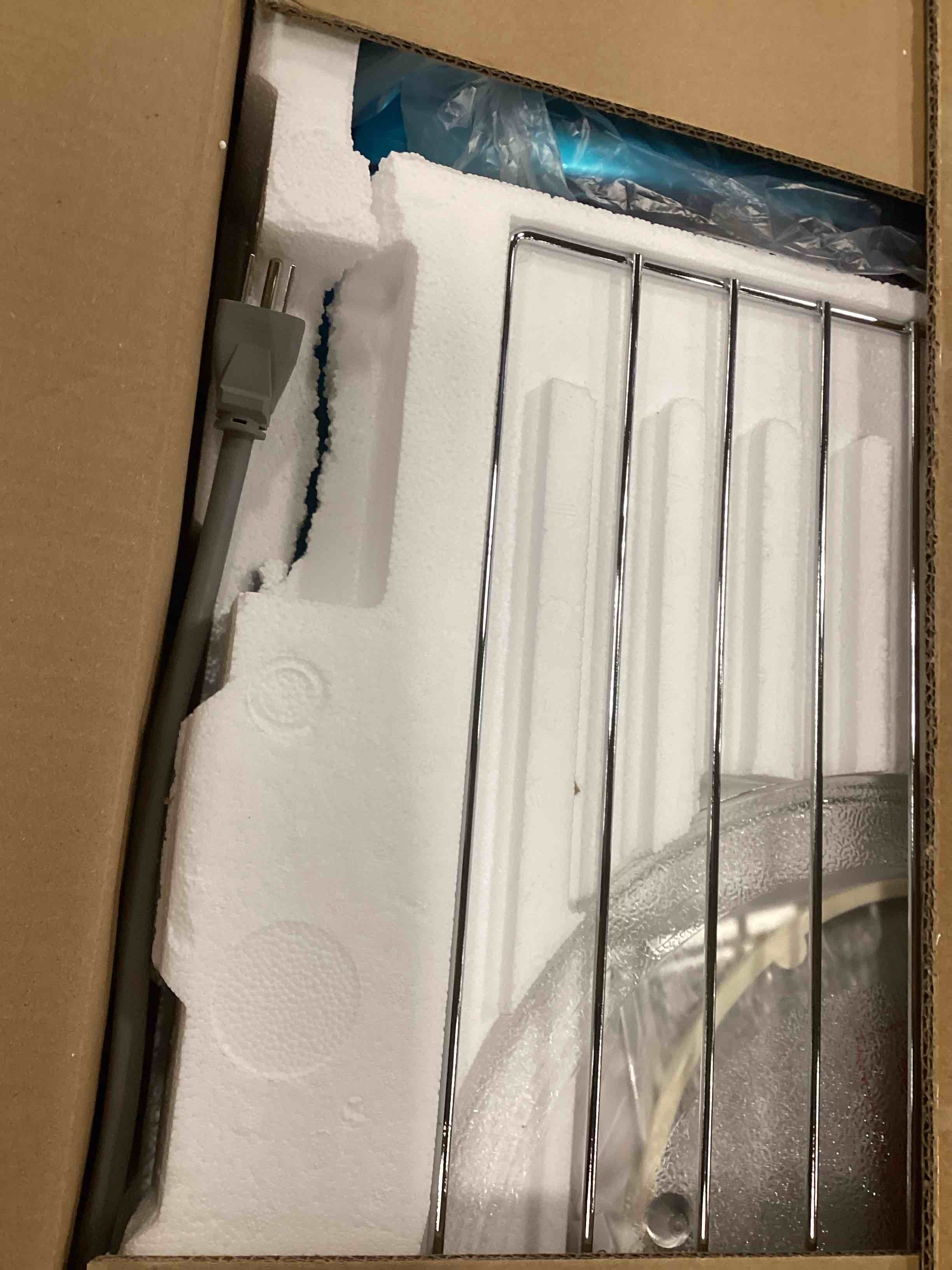 https://s3.amazonaws.com/lotting-images-prod/bidfta/GRA1559901_1736772673046.jpeg