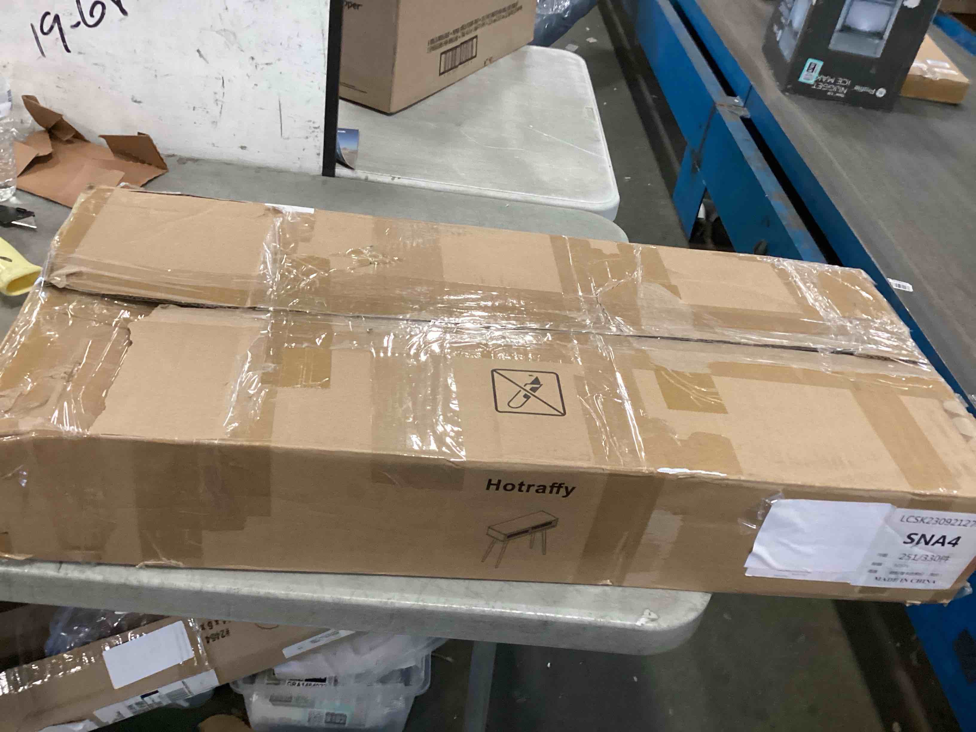 https://s3.amazonaws.com/lotting-images-prod/bidfta/GRA1561827_1734799035183.jpeg