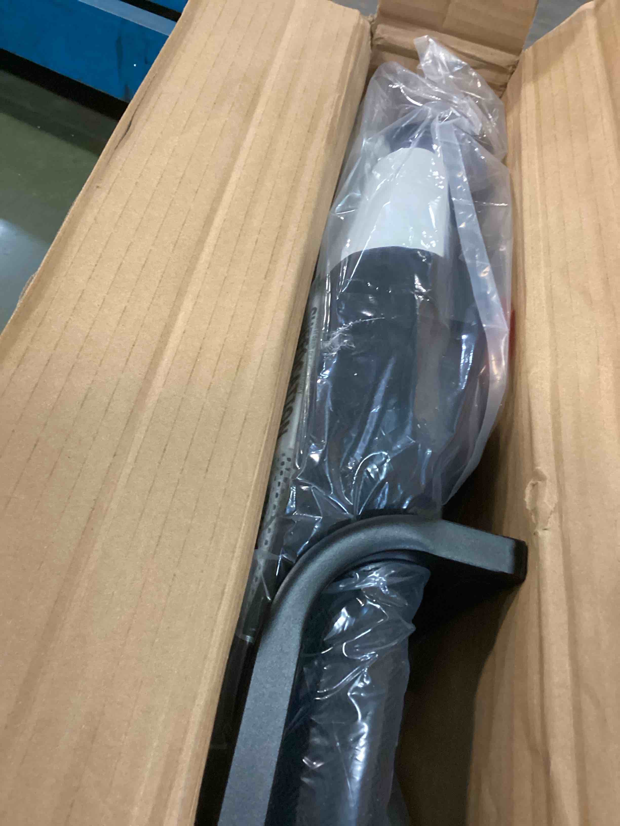https://s3.amazonaws.com/lotting-images-prod/bidfta/GRA1563360_1735993877336.jpeg