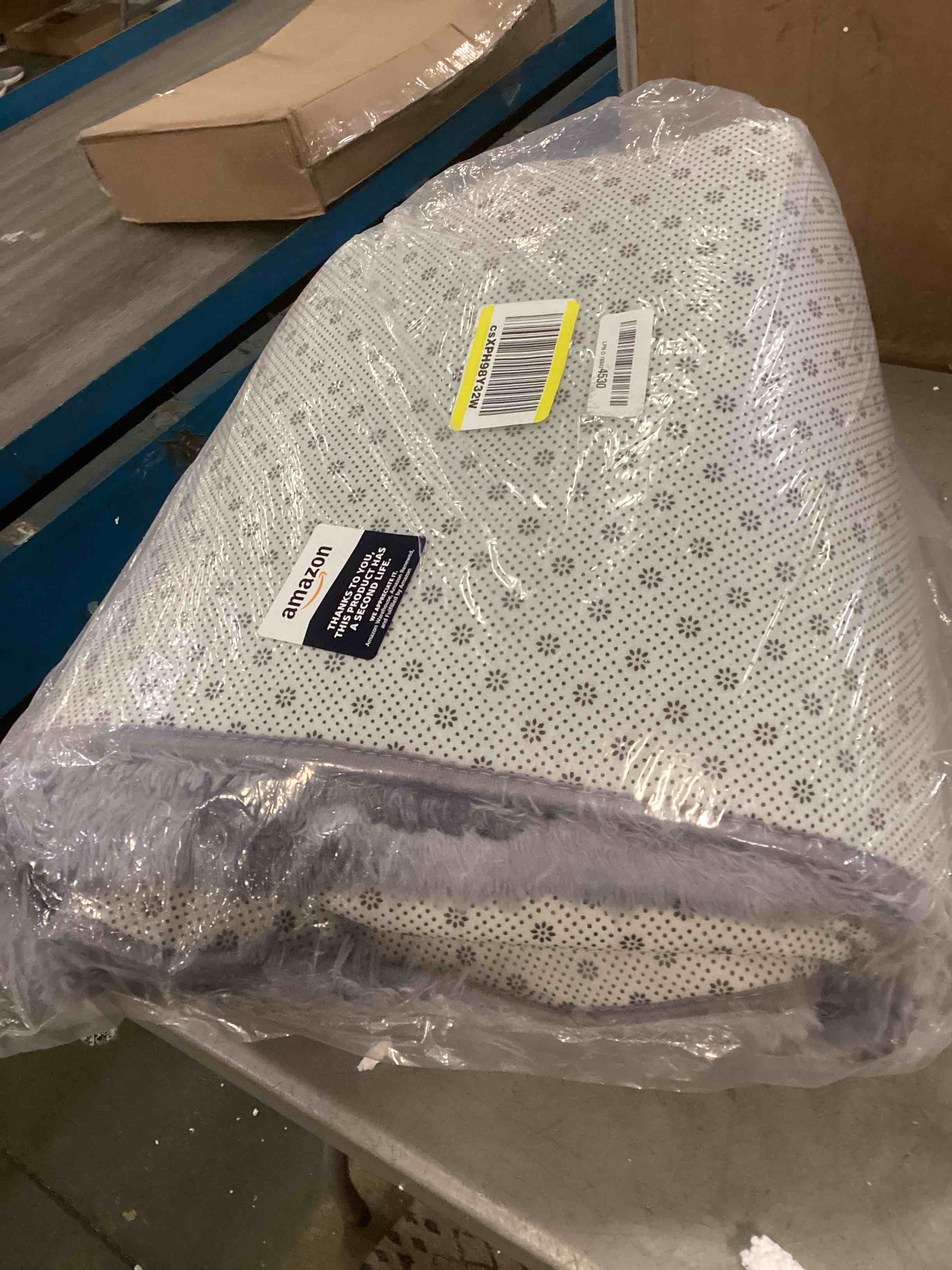 https://s3.amazonaws.com/lotting-images-prod/bidfta/GRA1563931_1736357418632.jpeg