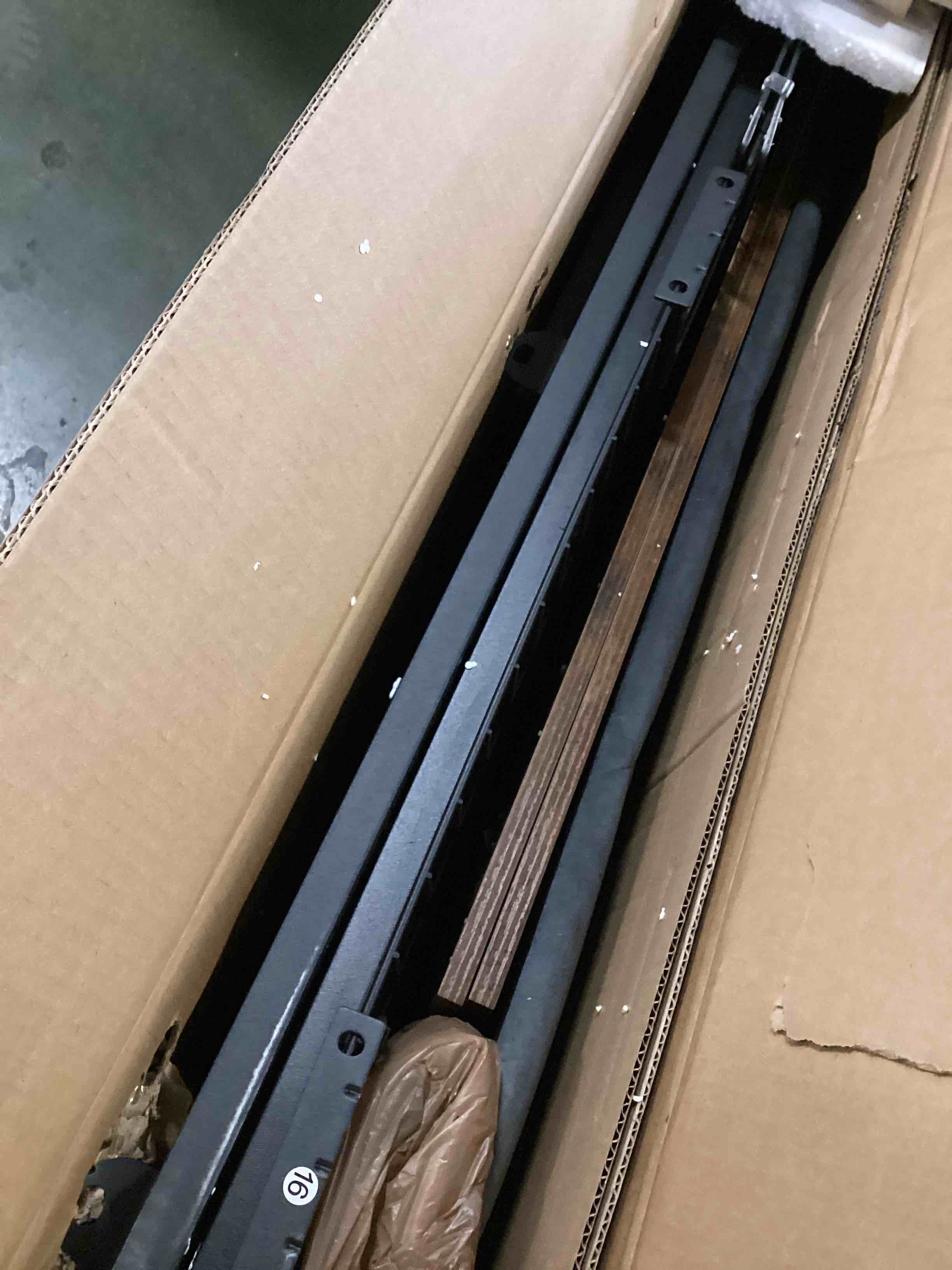 https://s3.amazonaws.com/lotting-images-prod/bidfta/GRA1565946_1738774265396.jpeg