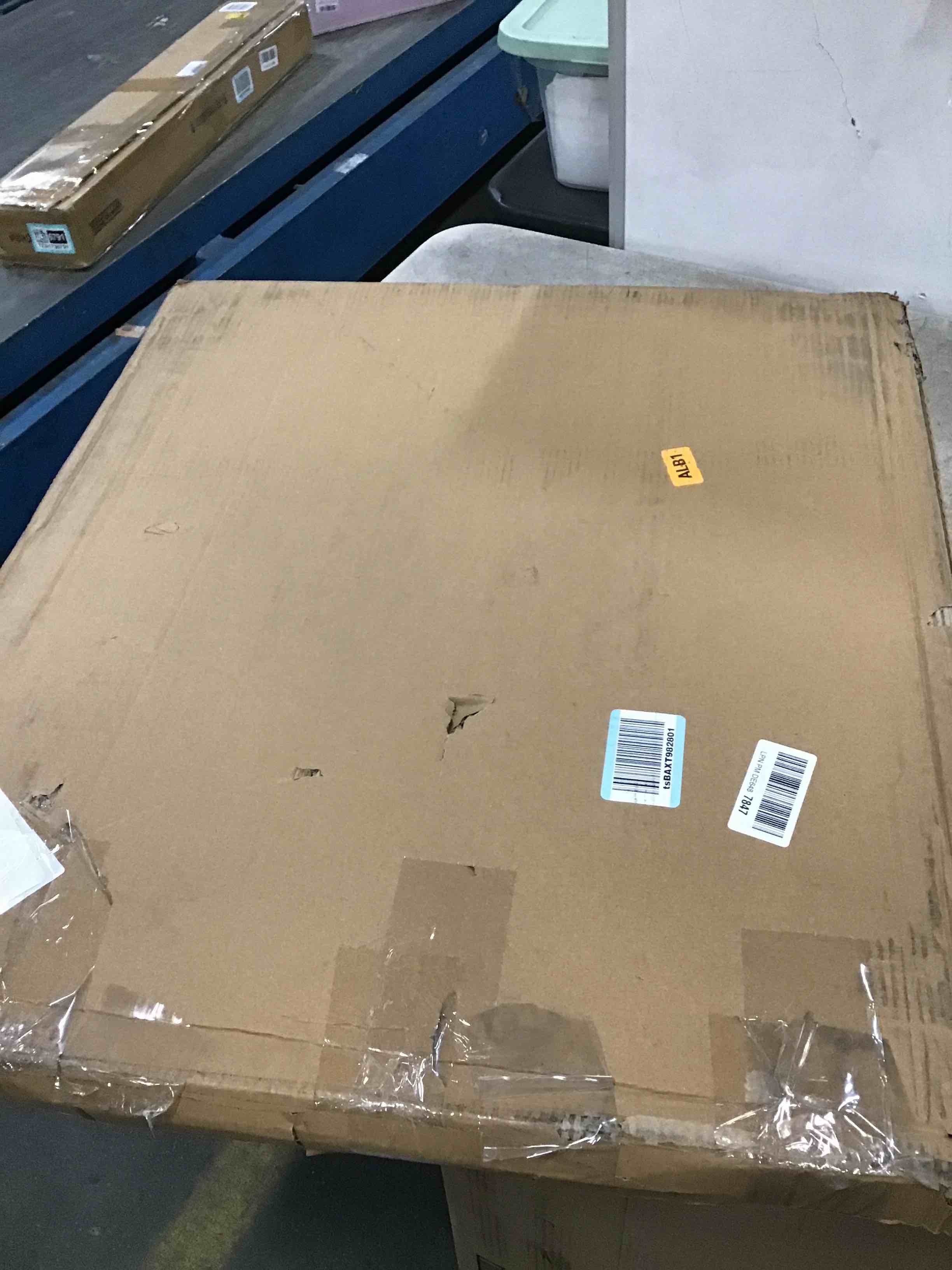 https://s3.amazonaws.com/lotting-images-prod/bidfta/GRA1567720_1733844989410.jpeg