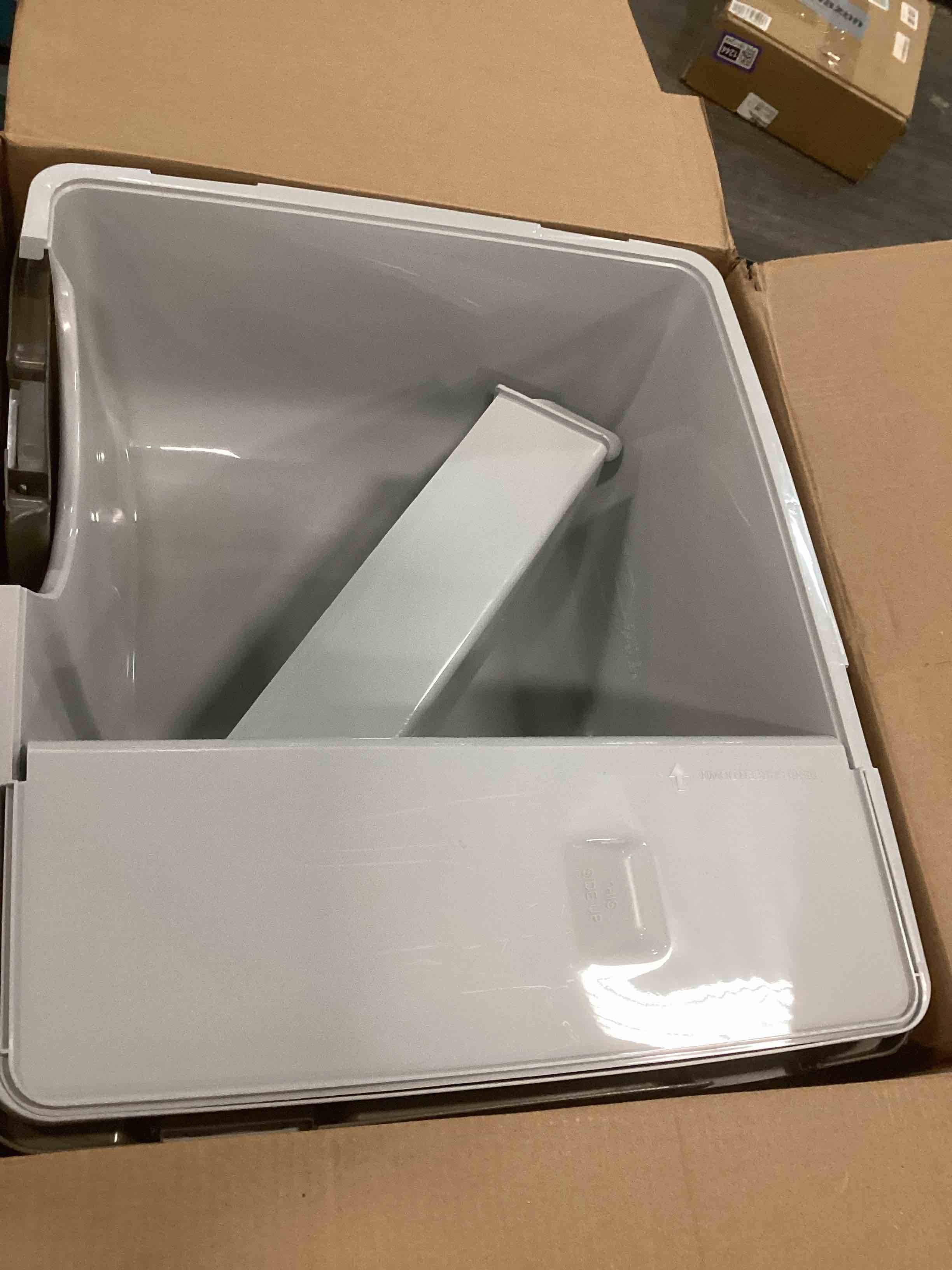 https://s3.amazonaws.com/lotting-images-prod/bidfta/GRA1568882_1734722612048.jpeg