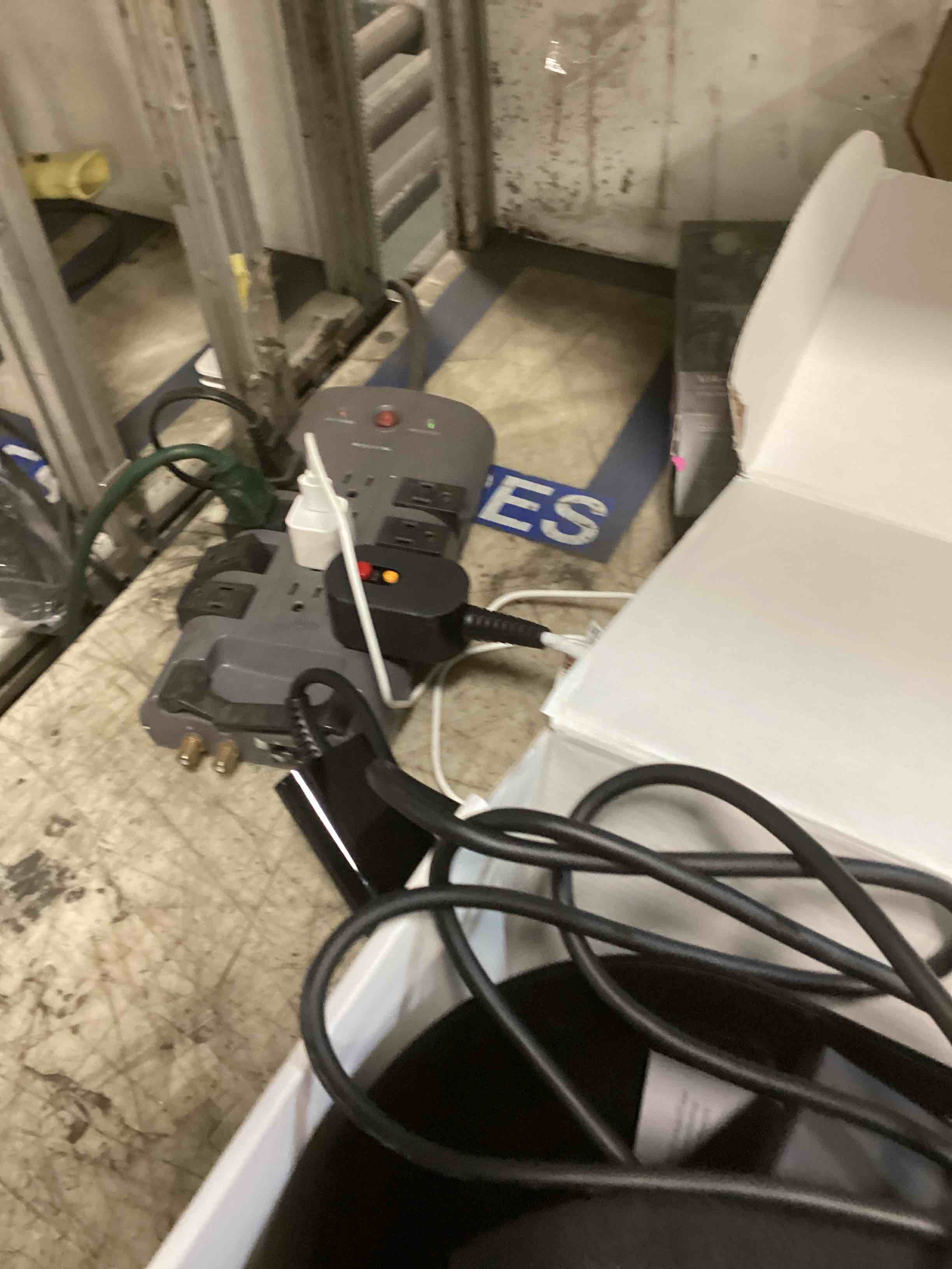 https://s3.amazonaws.com/lotting-images-prod/bidfta/GRA1572347_1735069659277.jpeg