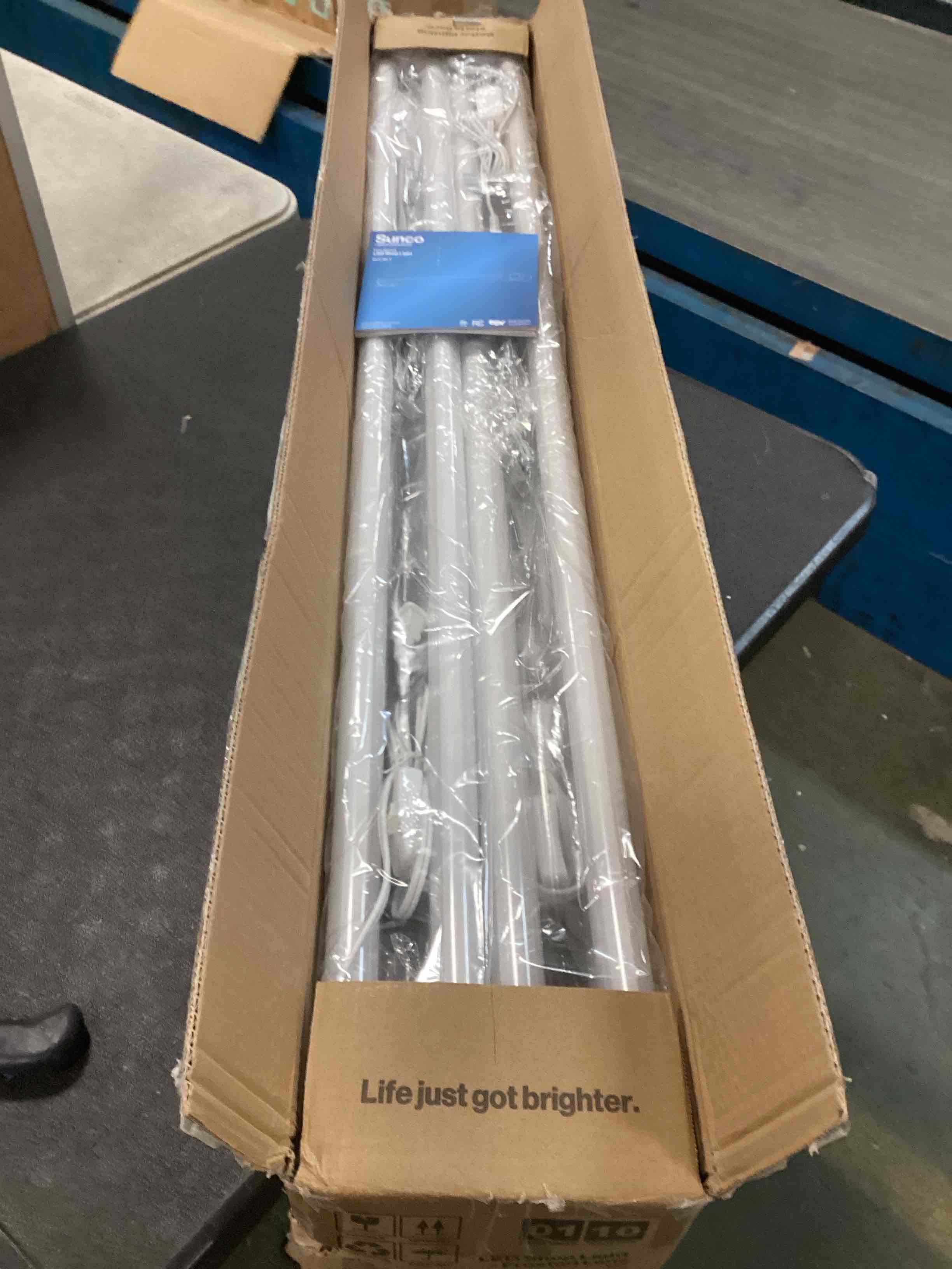 https://s3.amazonaws.com/lotting-images-prod/bidfta/GRA1574545_1734465076637.jpeg