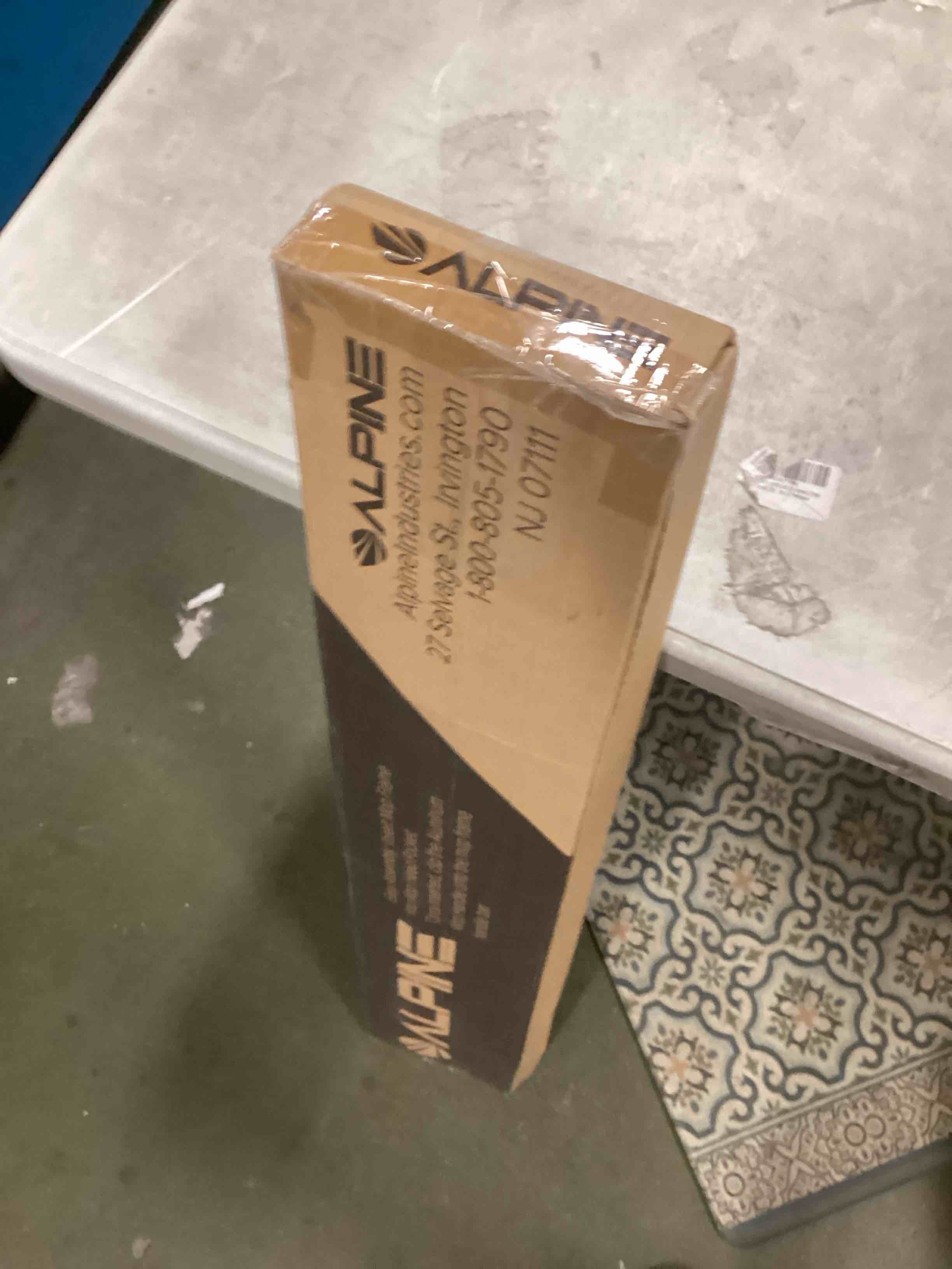 https://s3.amazonaws.com/lotting-images-prod/bidfta/GRA1575693_1735049665296.jpeg