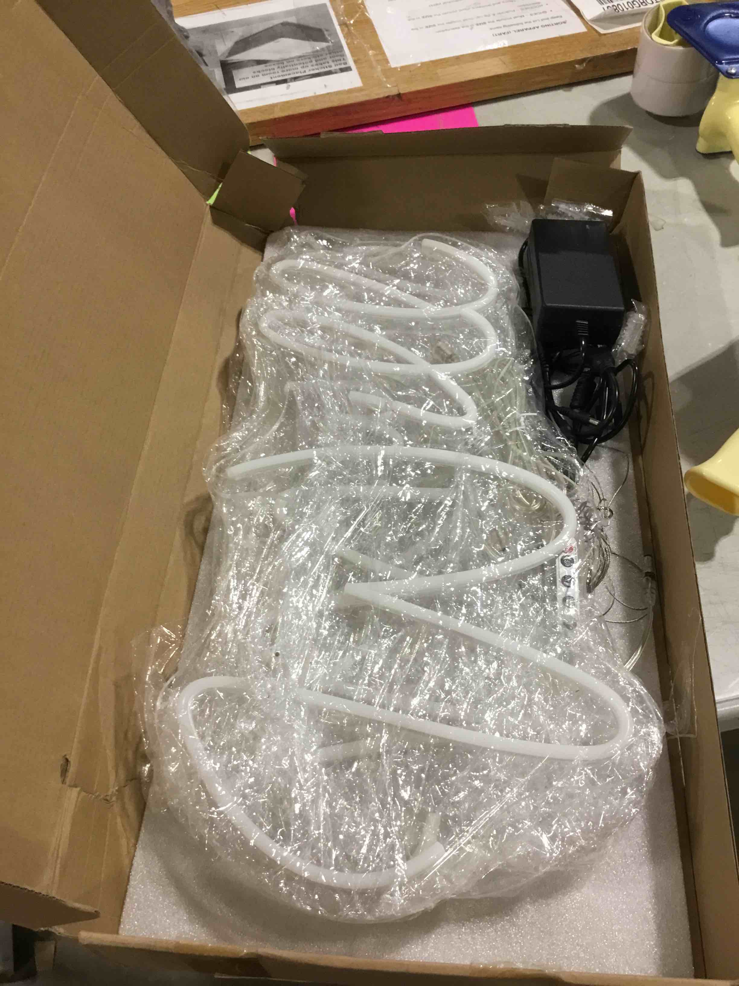 https://s3.amazonaws.com/lotting-images-prod/bidfta/GRA1579279_1736178546474.jpeg
