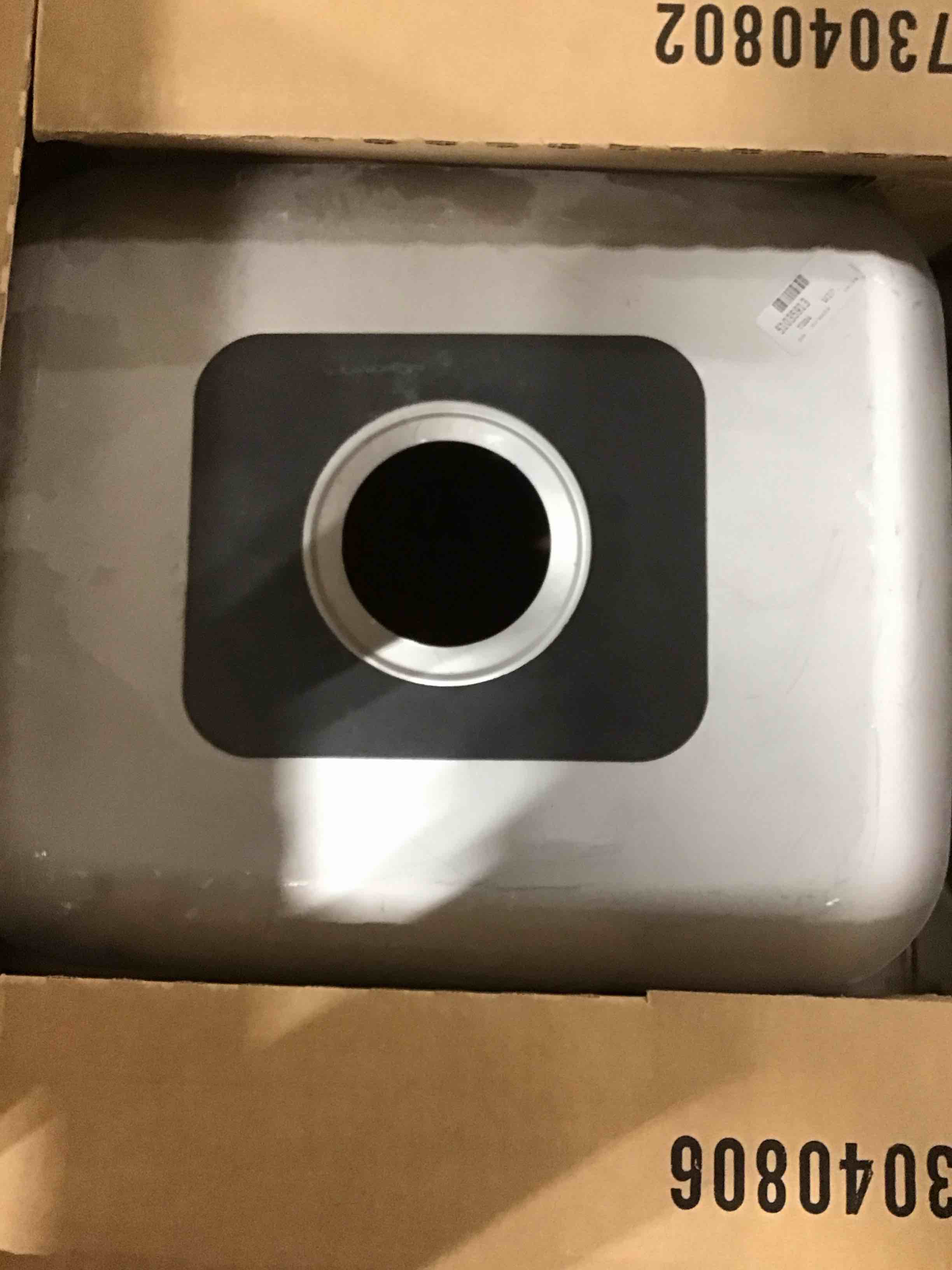 https://s3.amazonaws.com/lotting-images-prod/bidfta/GRA1579930_1736780029222.jpeg