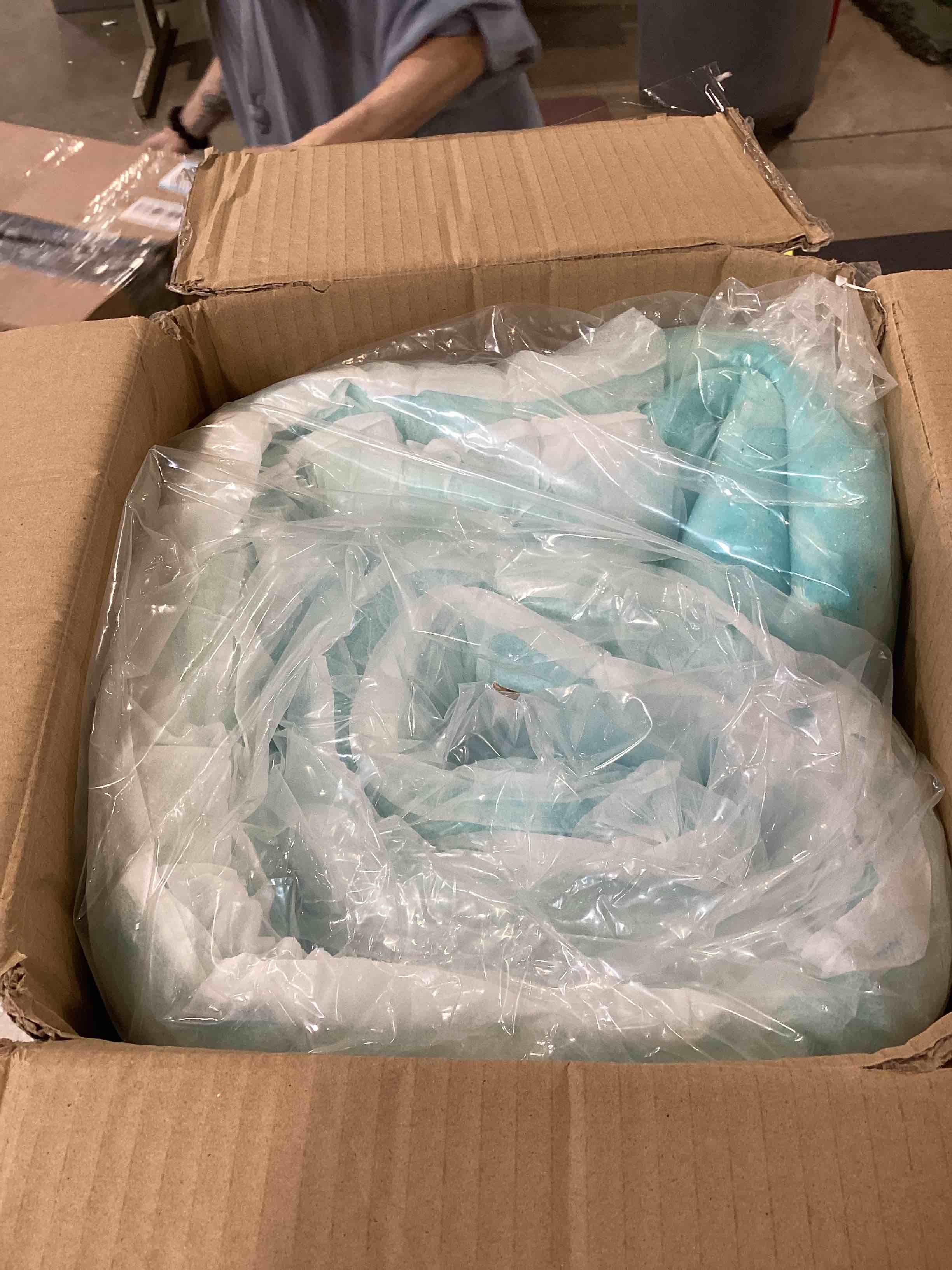 https://s3.amazonaws.com/lotting-images-prod/bidfta/GRA1585360_1741892581807.jpeg