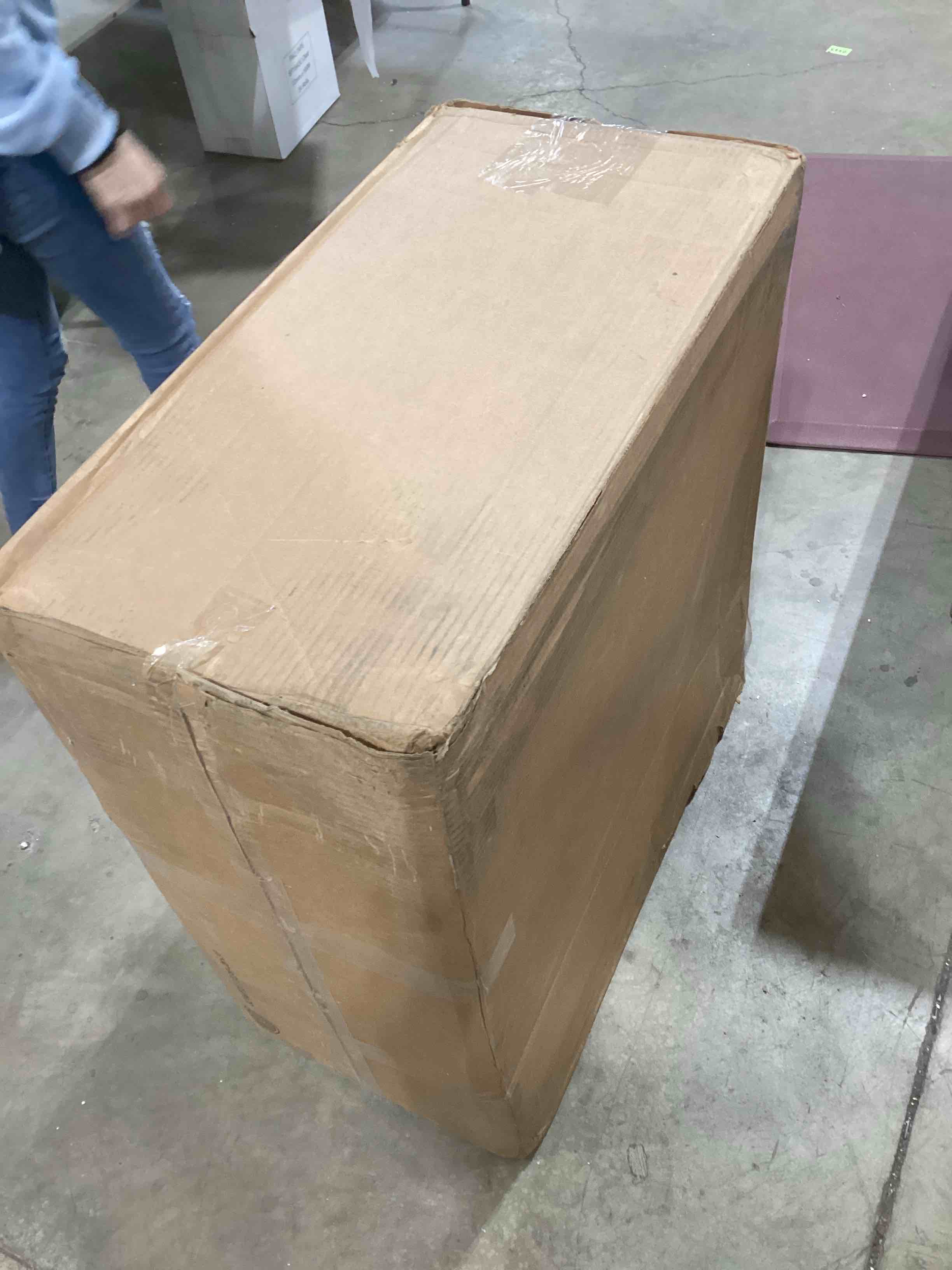 https://s3.amazonaws.com/lotting-images-prod/bidfta/GRA1587062_1744033508543.jpeg