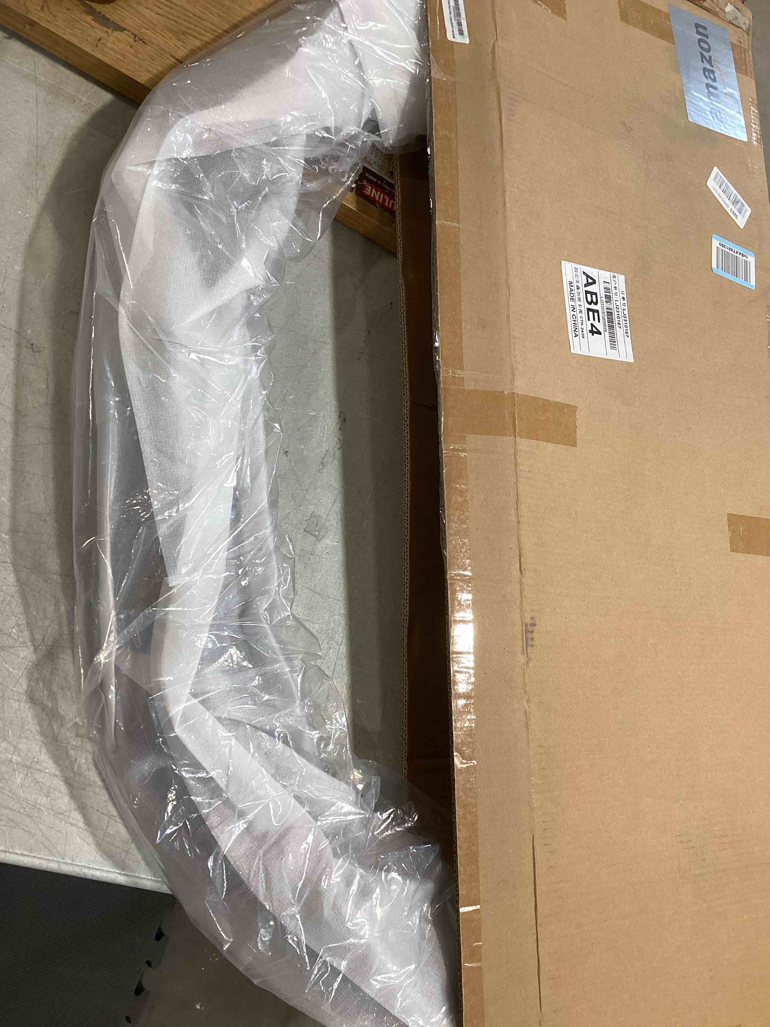 https://s3.amazonaws.com/lotting-images-prod/bidfta/GRA1587110_1744047300082.jpeg