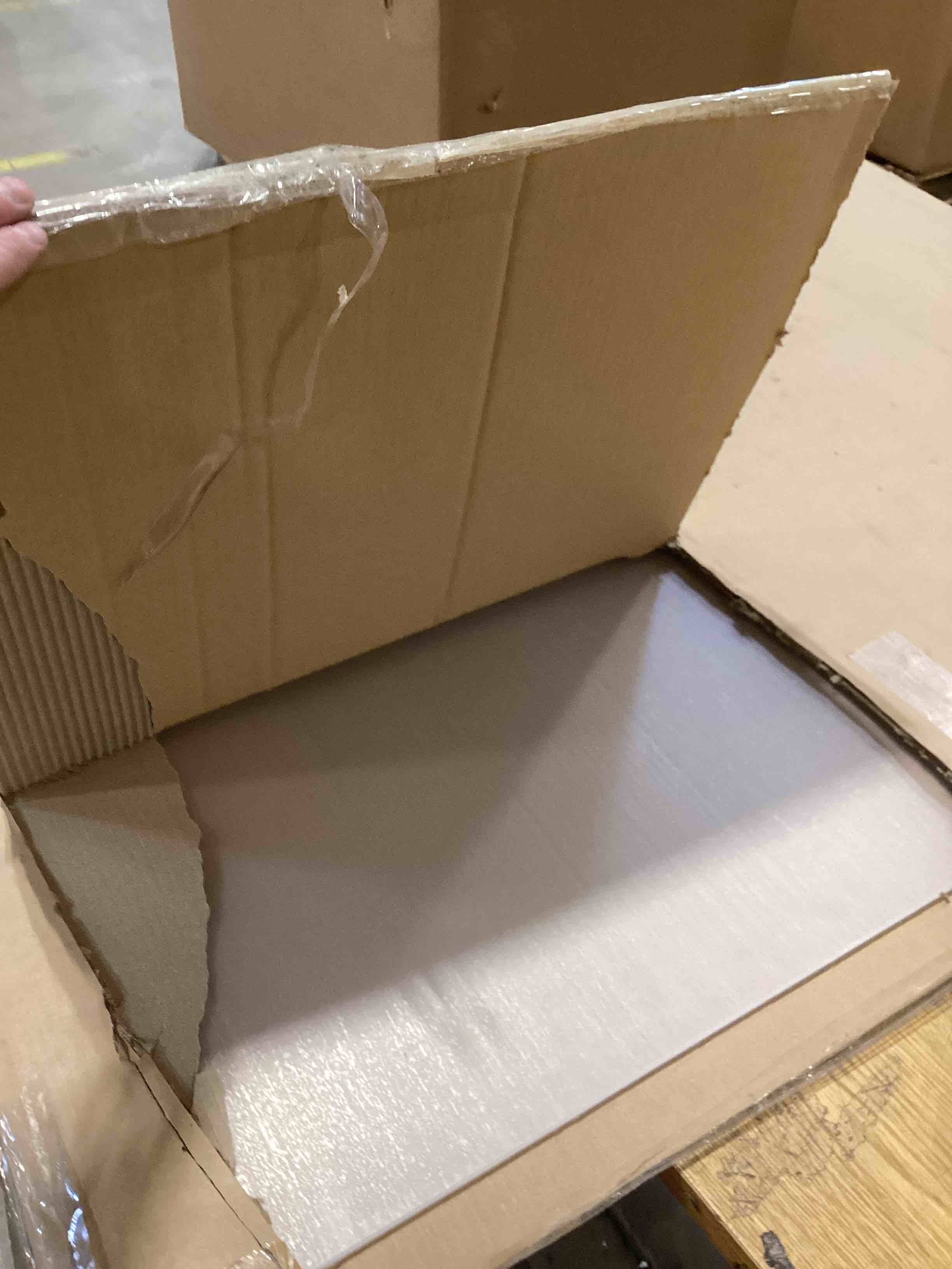 https://s3.amazonaws.com/lotting-images-prod/bidfta/GRA1587323_1744138508574.jpeg