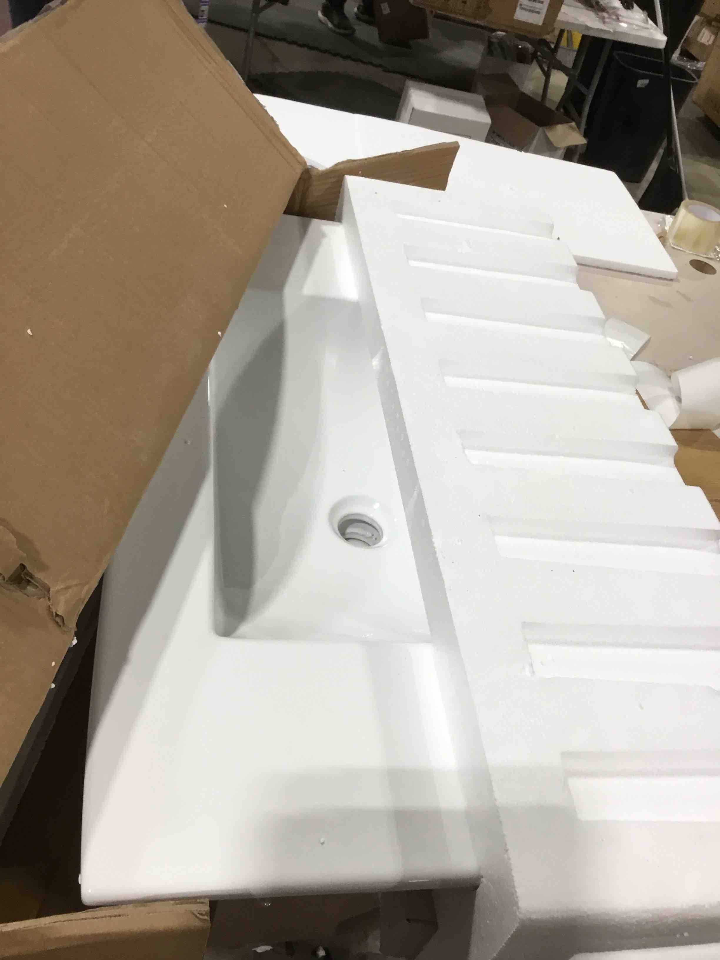 https://s3.amazonaws.com/lotting-images-prod/bidfta/GRA1588116_1736456680370.jpeg