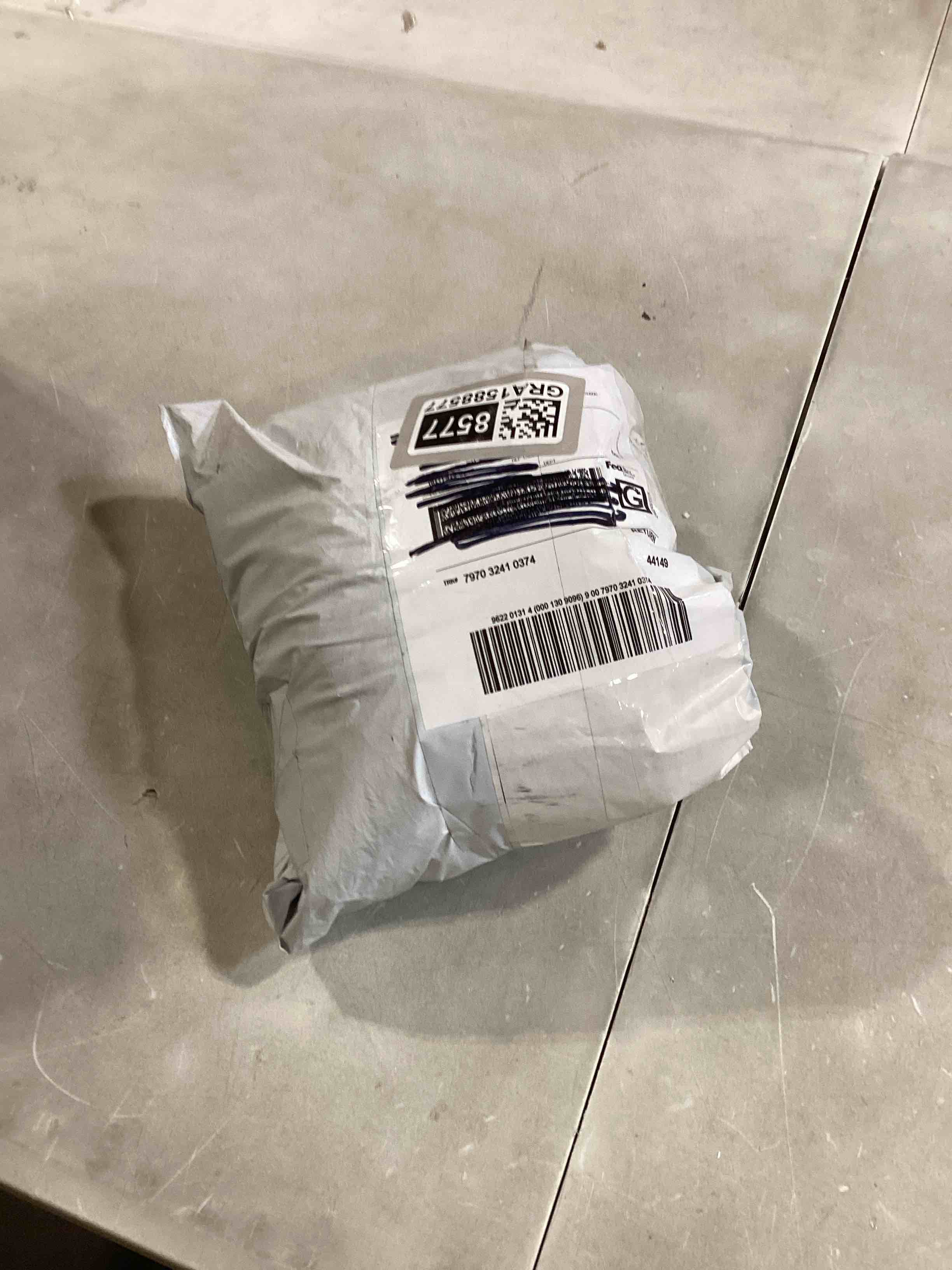https://s3.amazonaws.com/lotting-images-prod/bidfta/GRA1588577_1738000513665.jpeg