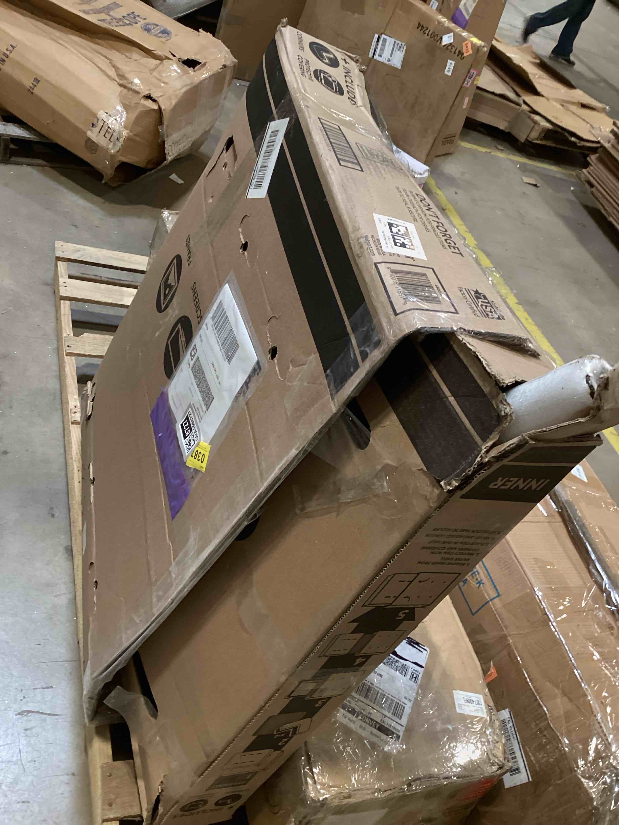 https://s3.amazonaws.com/lotting-images-prod/bidfta/GRA1588727_1738952923144.jpeg