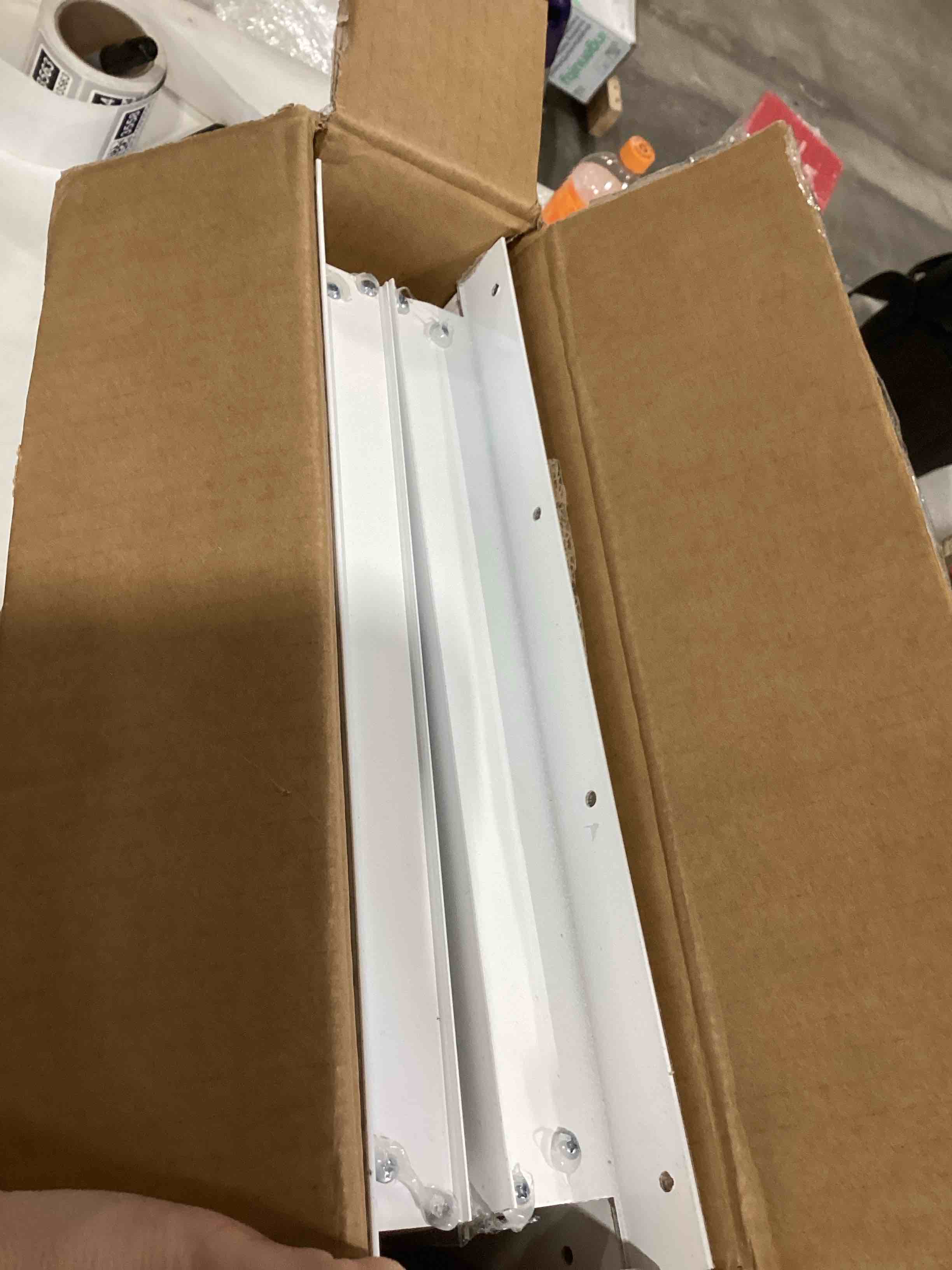 https://s3.amazonaws.com/lotting-images-prod/bidfta/GRA1593558_1745349500901.jpeg