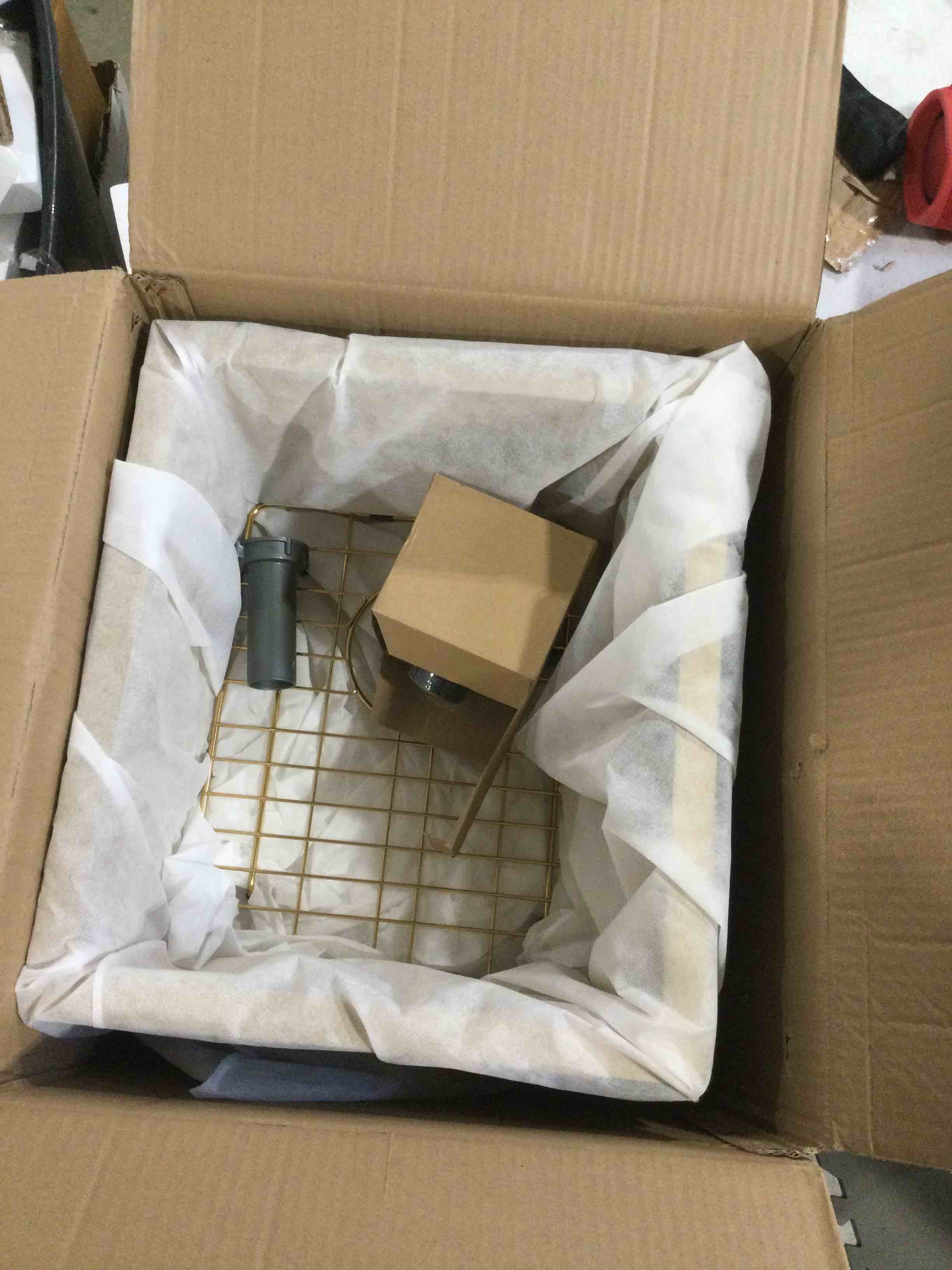https://s3.amazonaws.com/lotting-images-prod/bidfta/GRA1595905_1744136500692.jpeg