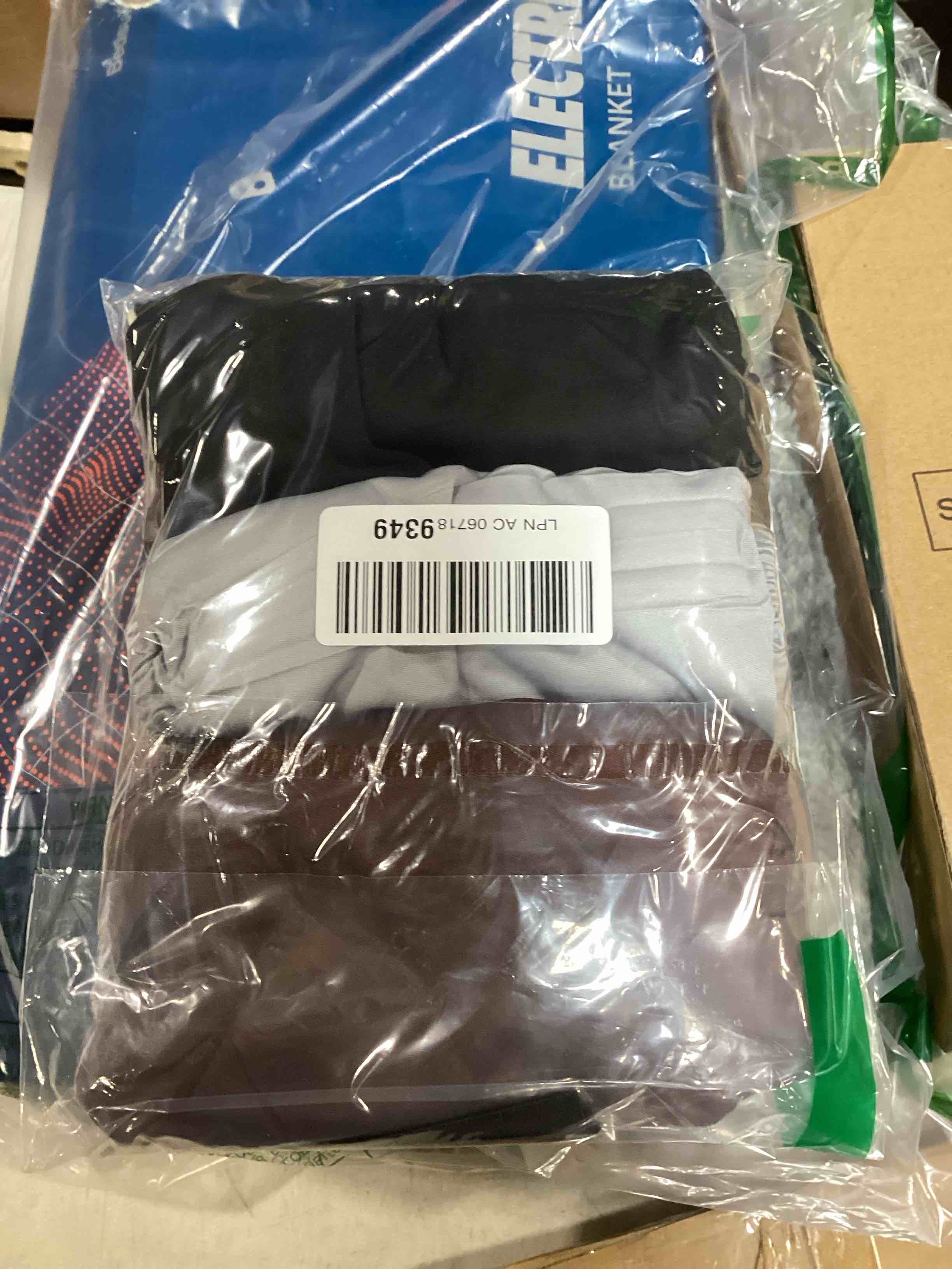 https://s3.amazonaws.com/lotting-images-prod/bidfta/GRA1607985_1733158003549.jpeg