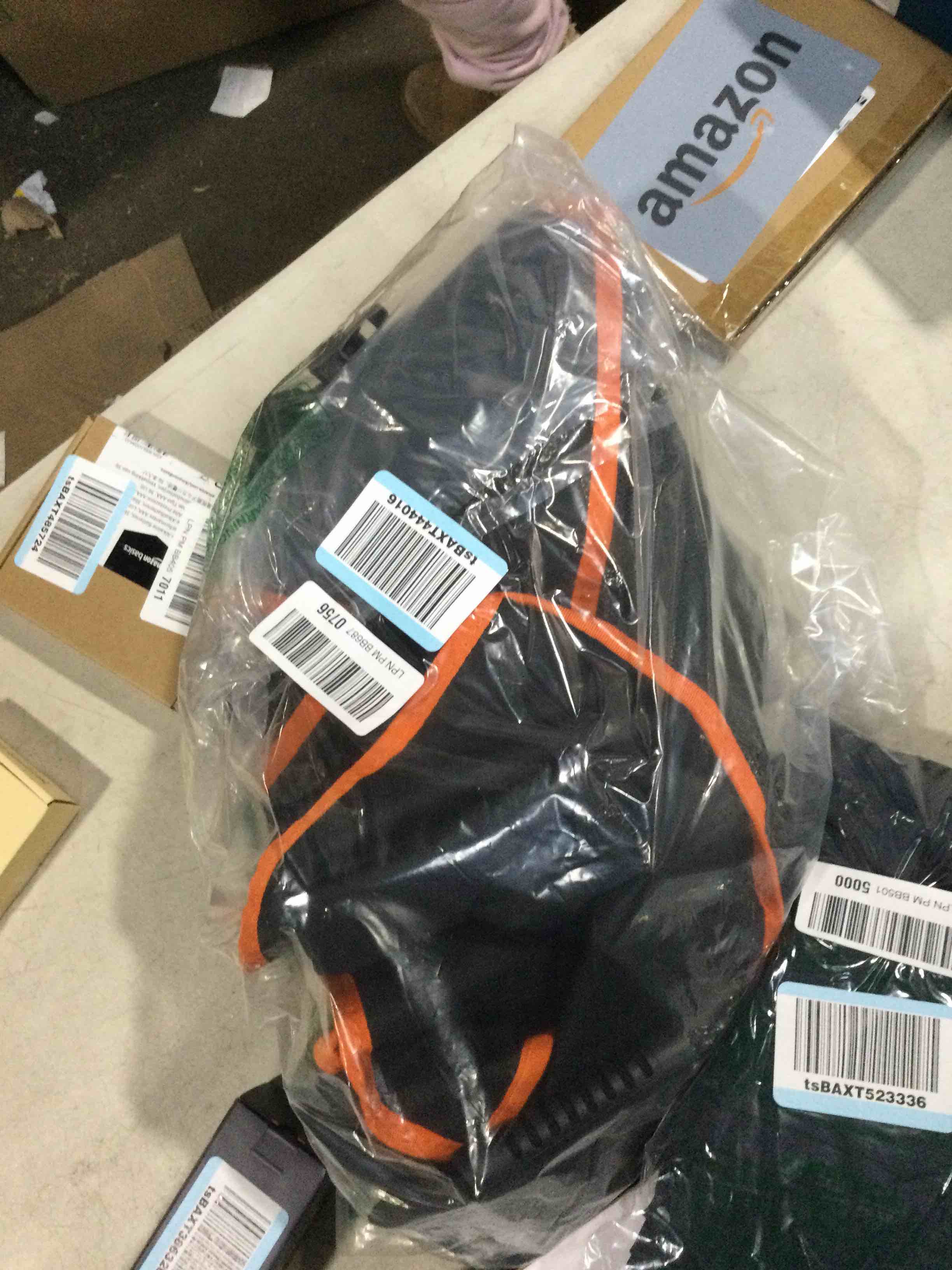 https://s3.amazonaws.com/lotting-images-prod/bidfta/GRA1608811_1733516164101.jpeg