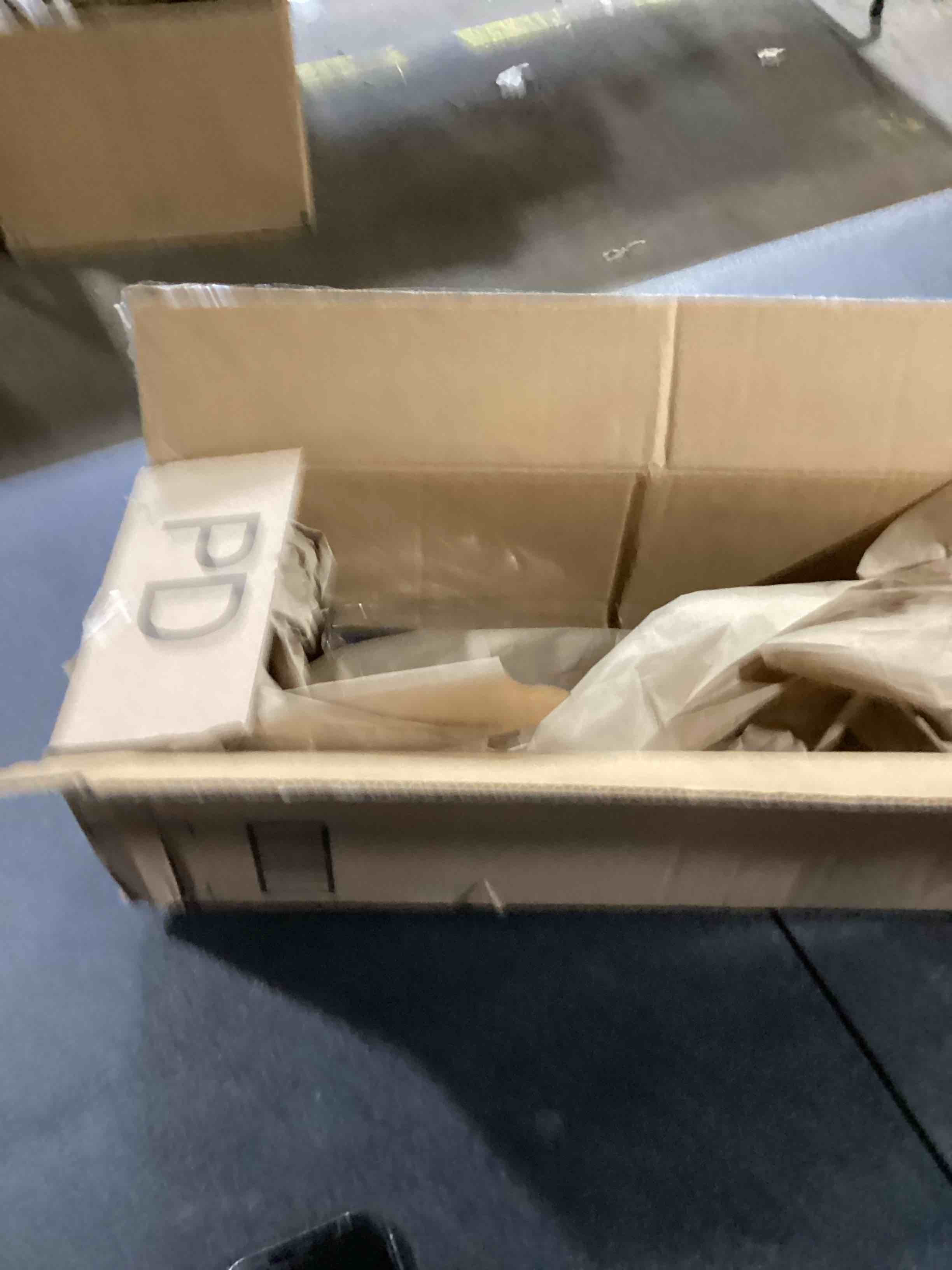 https://s3.amazonaws.com/lotting-images-prod/bidfta/GRA1609342_1732202925966.jpeg