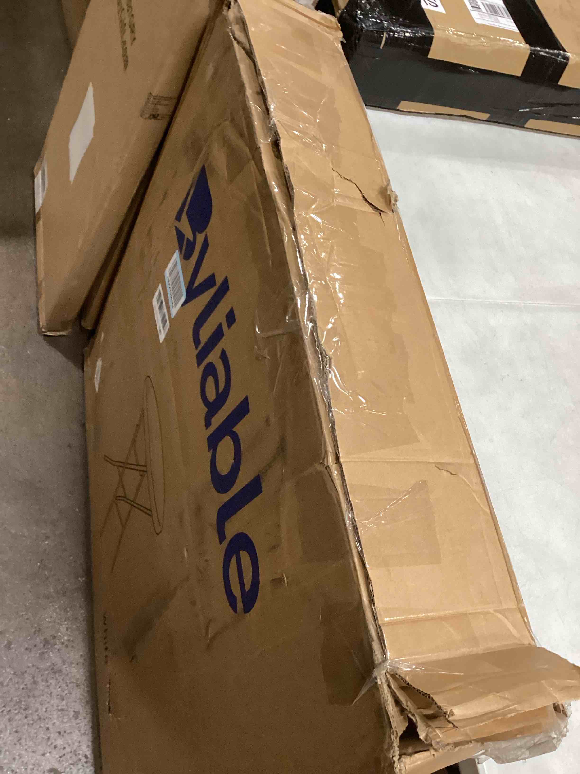 https://s3.amazonaws.com/lotting-images-prod/bidfta/GRA1611012_1732553145758.jpeg