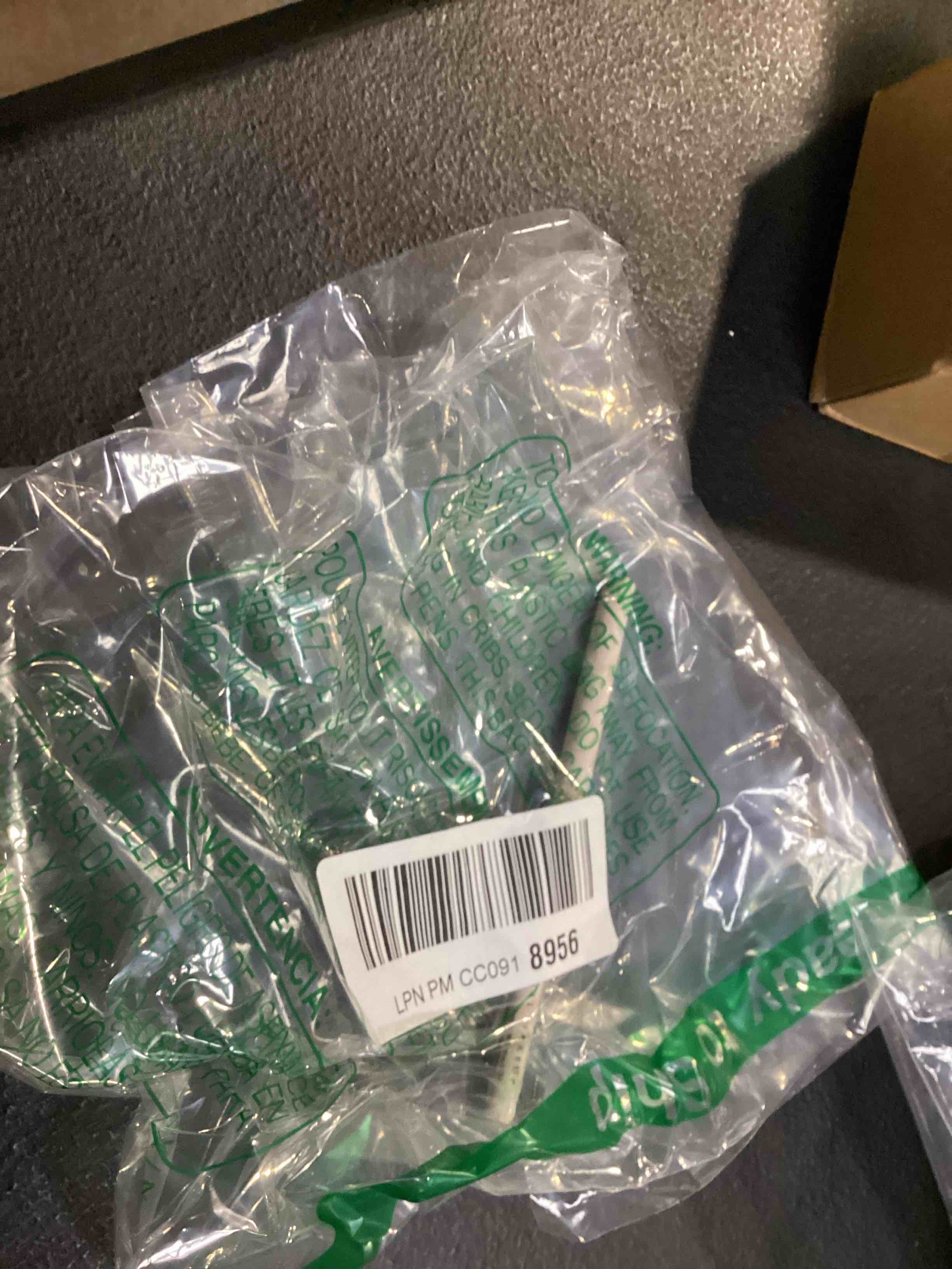 https://s3.amazonaws.com/lotting-images-prod/bidfta/GRA1611723_1733167042882.jpeg