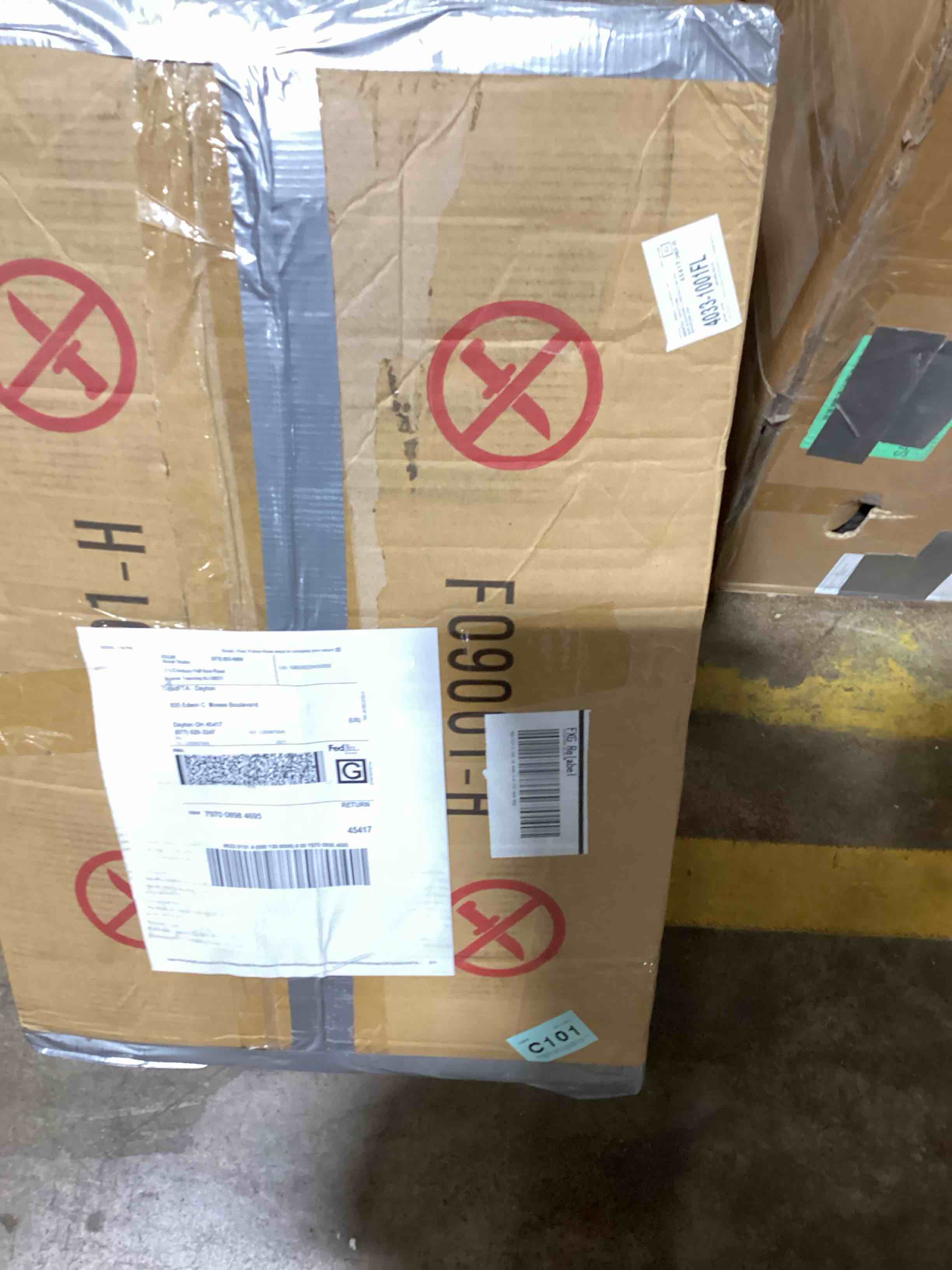 https://s3.amazonaws.com/lotting-images-prod/bidfta/GRA1615761_1733512650213.jpeg