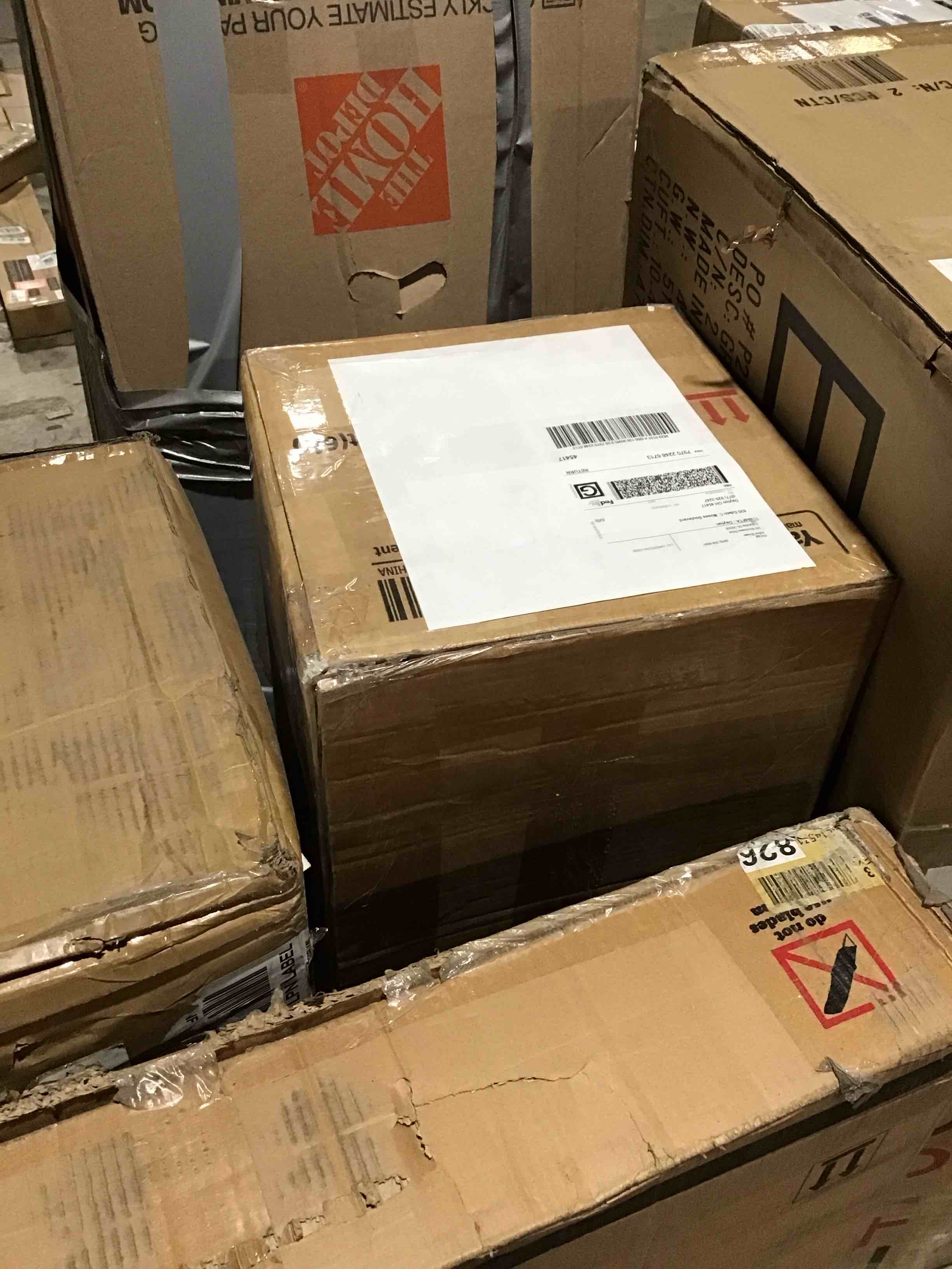 Slender Spruce Flocked/Frosted Christmas Tree with 250 Lights LED Lights