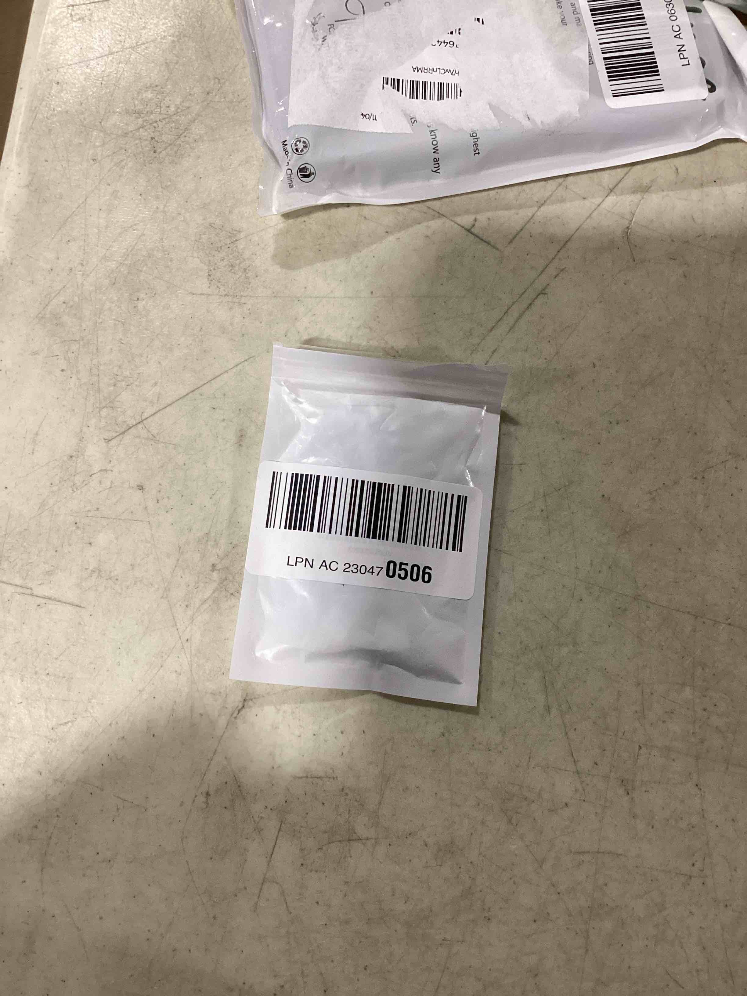 https://s3.amazonaws.com/lotting-images-prod/bidfta/GRA1620113_1733175323334.jpeg
