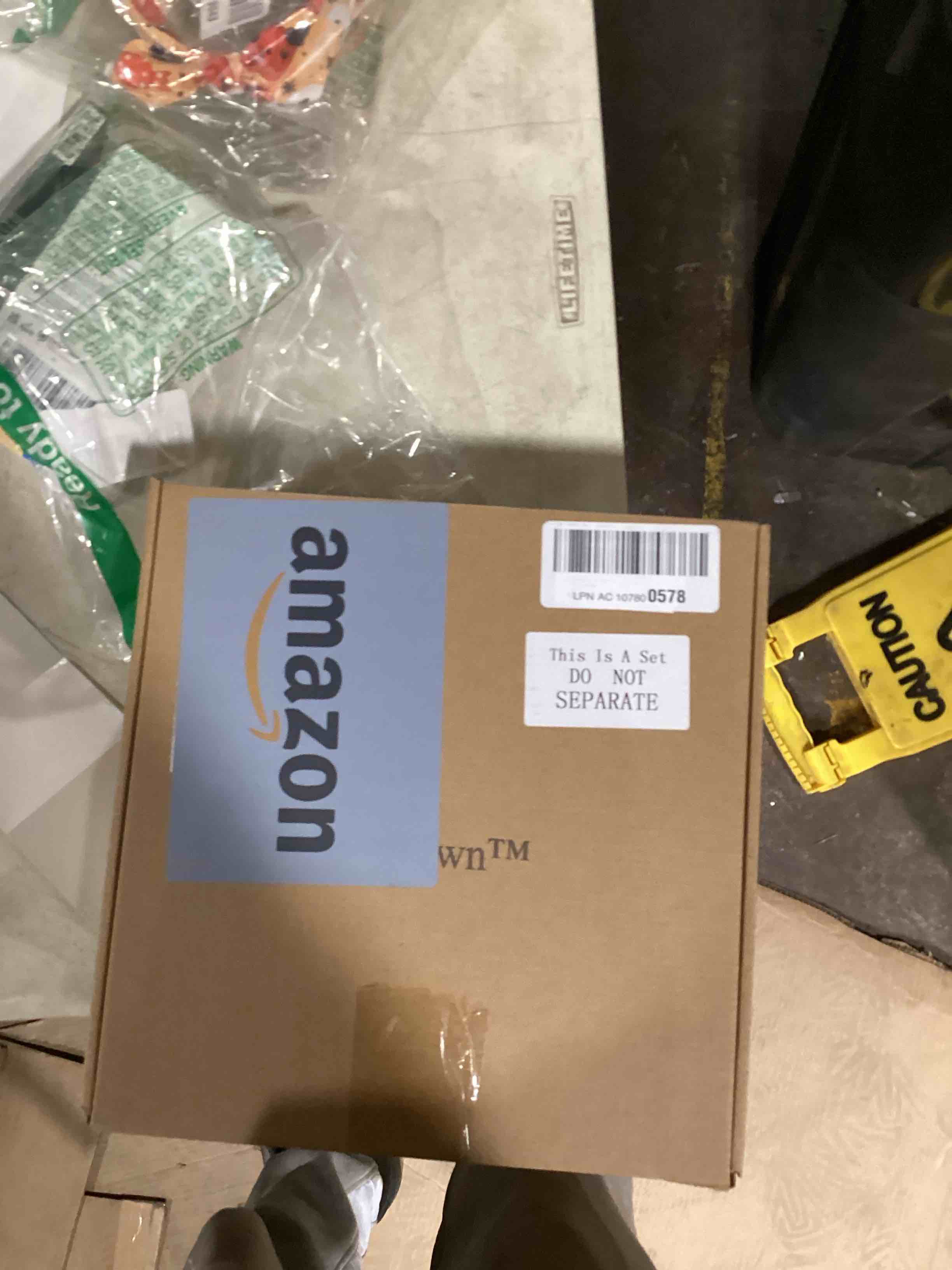https://s3.amazonaws.com/lotting-images-prod/bidfta/GRA1620576_1733251552635.jpeg