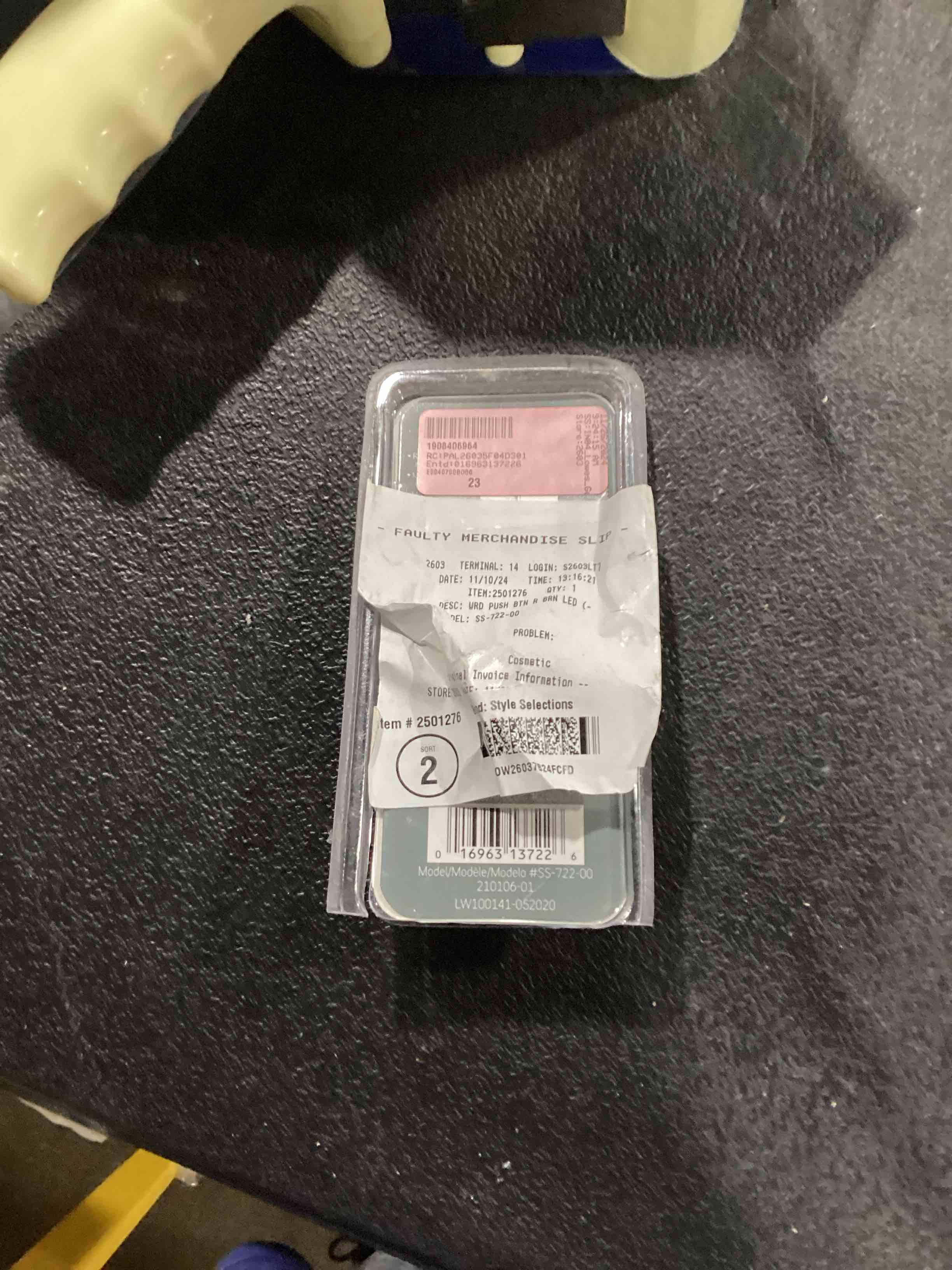 https://s3.amazonaws.com/lotting-images-prod/bidfta/GRA1622485_1735250970200.jpeg