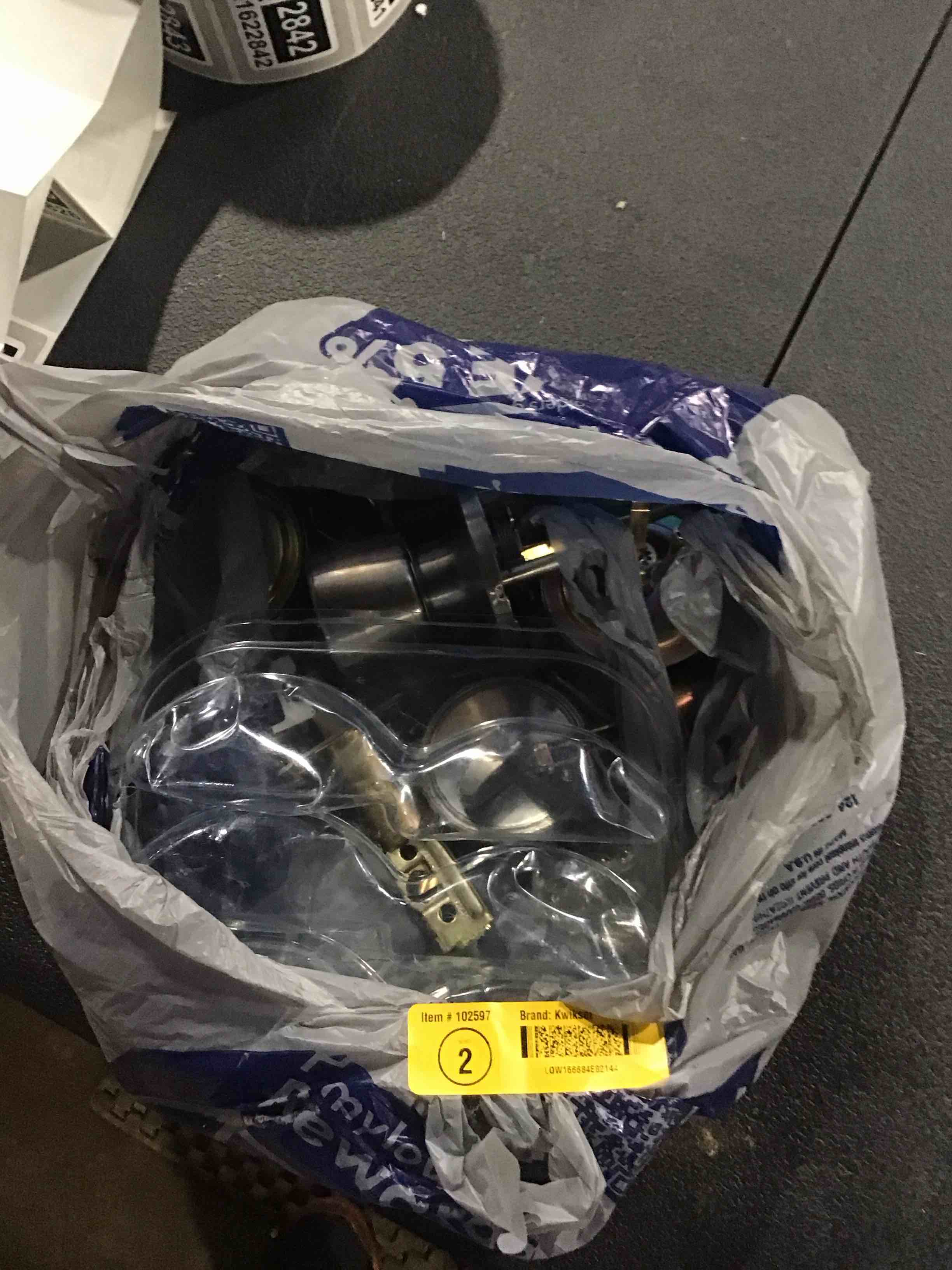 knob and dead bolt lock