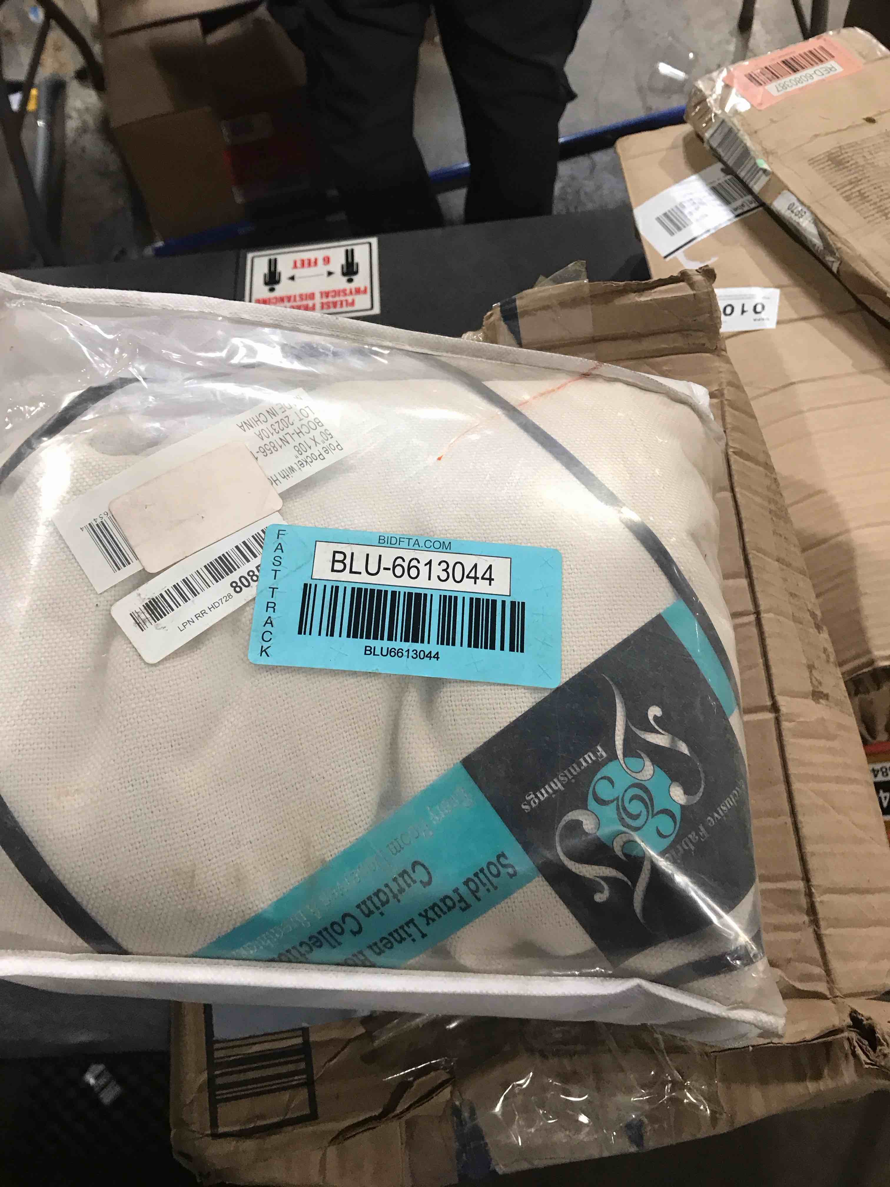 https://s3.amazonaws.com/lotting-images-prod/bidfta/GRA1622934_1736356387748.jpeg