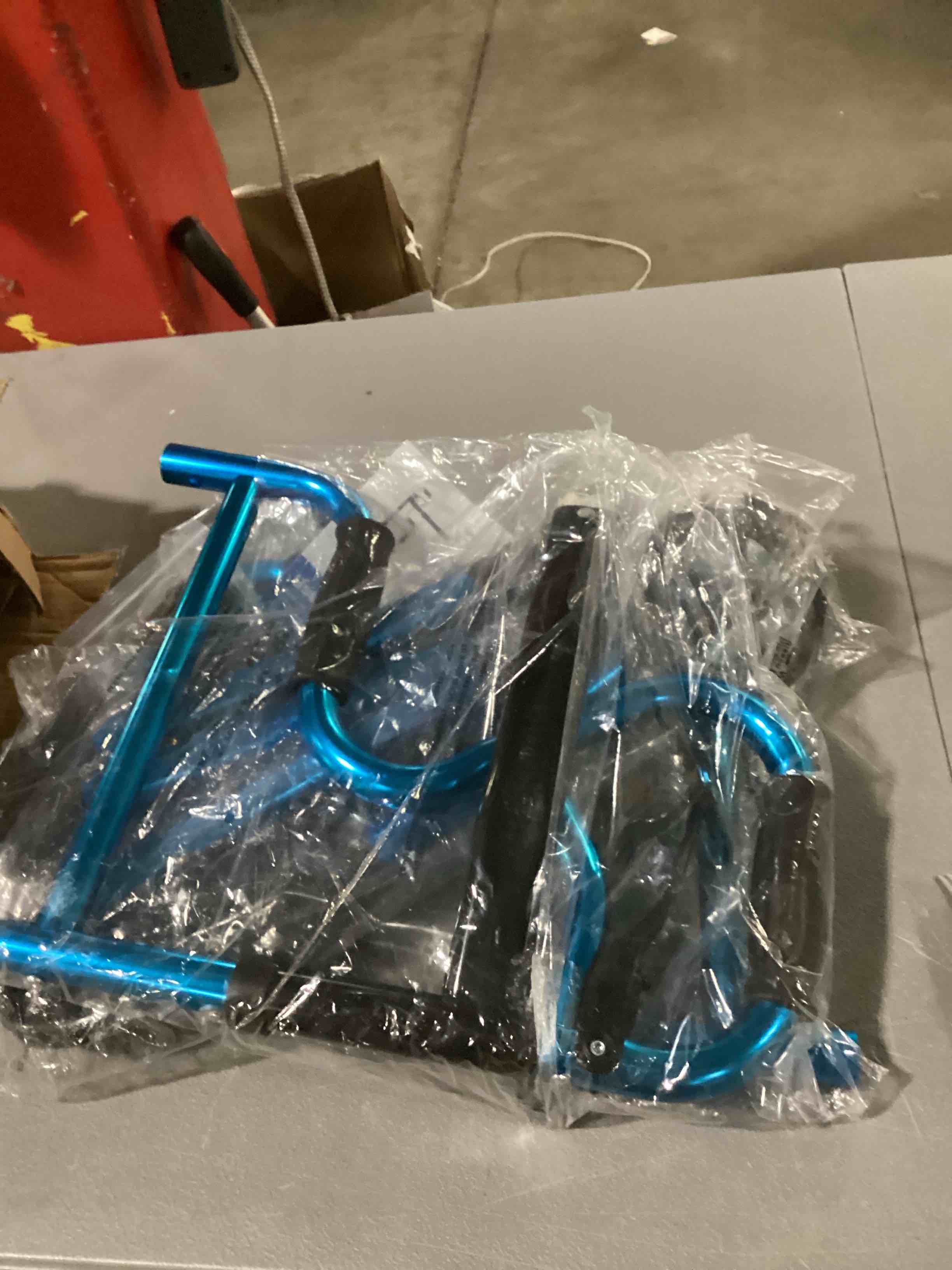 https://s3.amazonaws.com/lotting-images-prod/bidfta/GRA1624903_1744039516344.jpeg