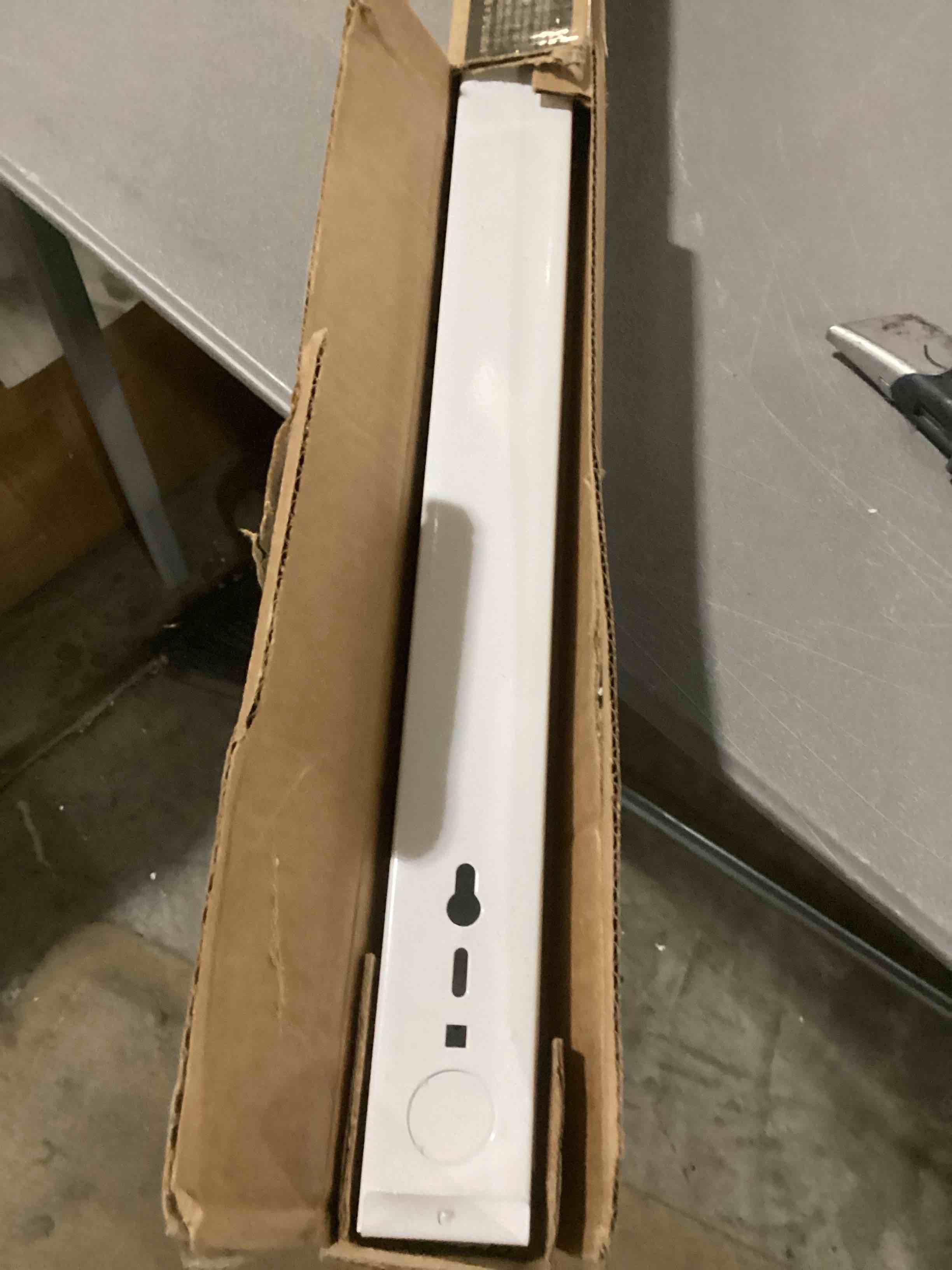 https://s3.amazonaws.com/lotting-images-prod/bidfta/GRA1625114_1744139736592.jpeg