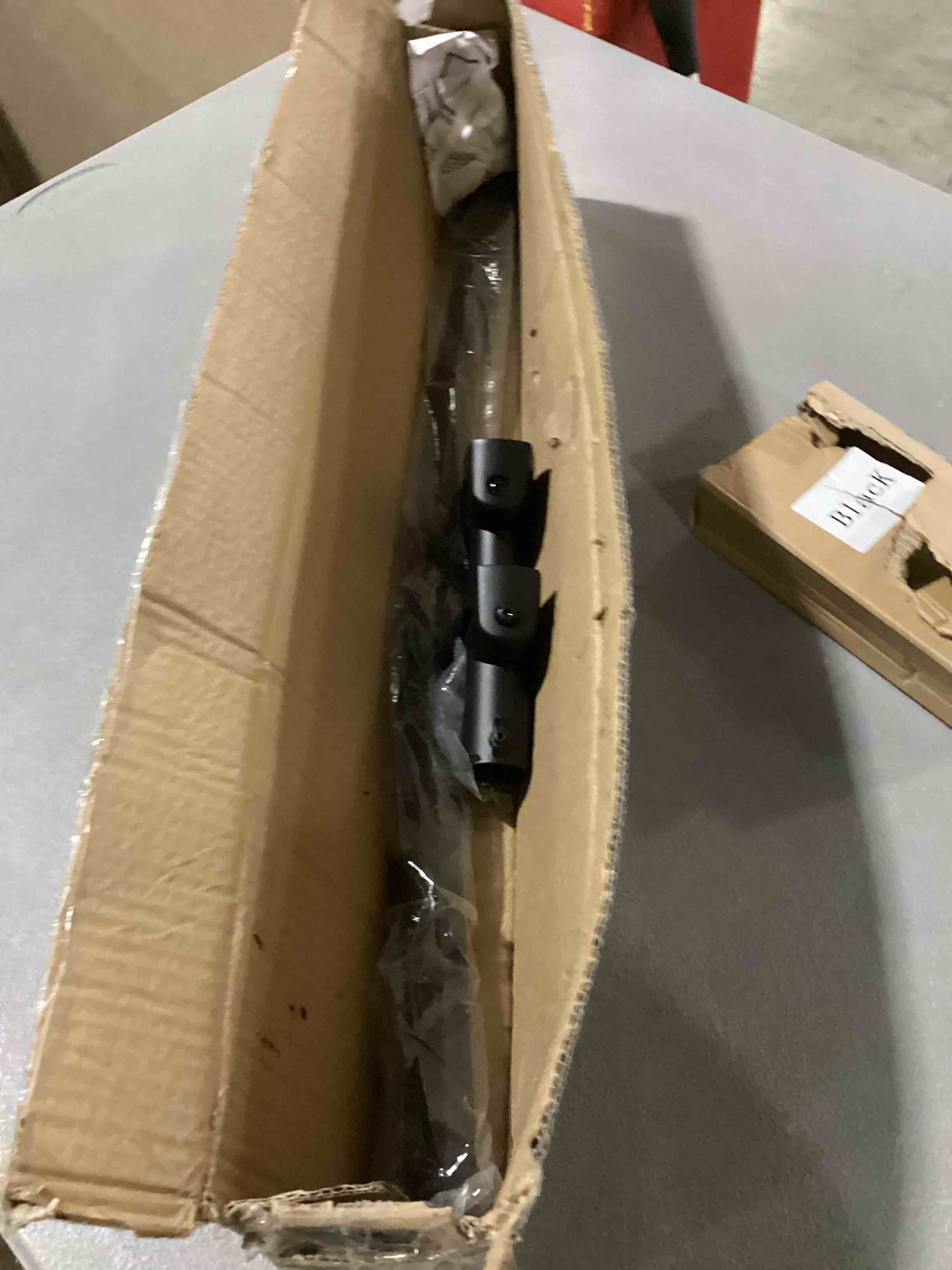 https://s3.amazonaws.com/lotting-images-prod/bidfta/GRA1626653_1745514160056.jpeg
